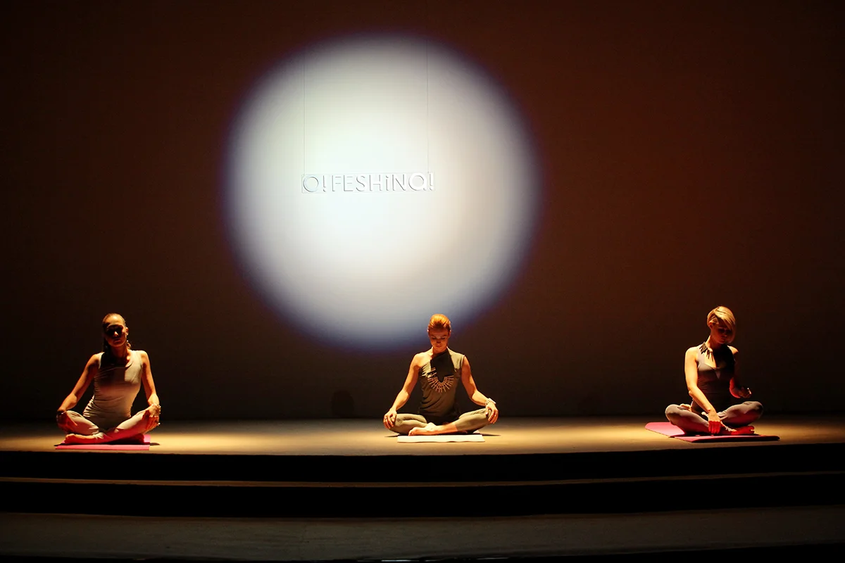 SHOW WATER TRIP &amp; YOGA FASHION 