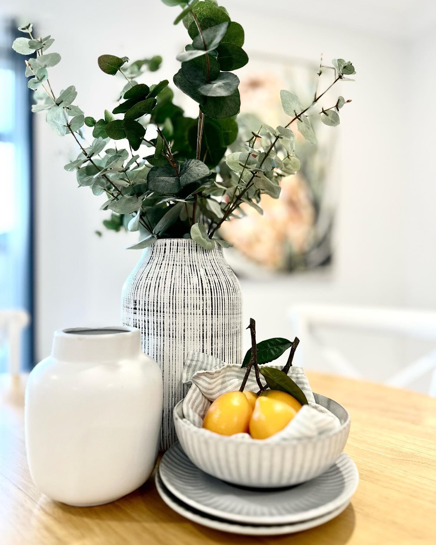 💡STYLING 101 💡

When creating vignettes of d&eacute;cor accessories try using a combination of height, shape and texture to create interest and atmosphere ⭐️

#propertystaging #propertystyling #interiorstylingaustralia  #sydneypropertystyling #aust
