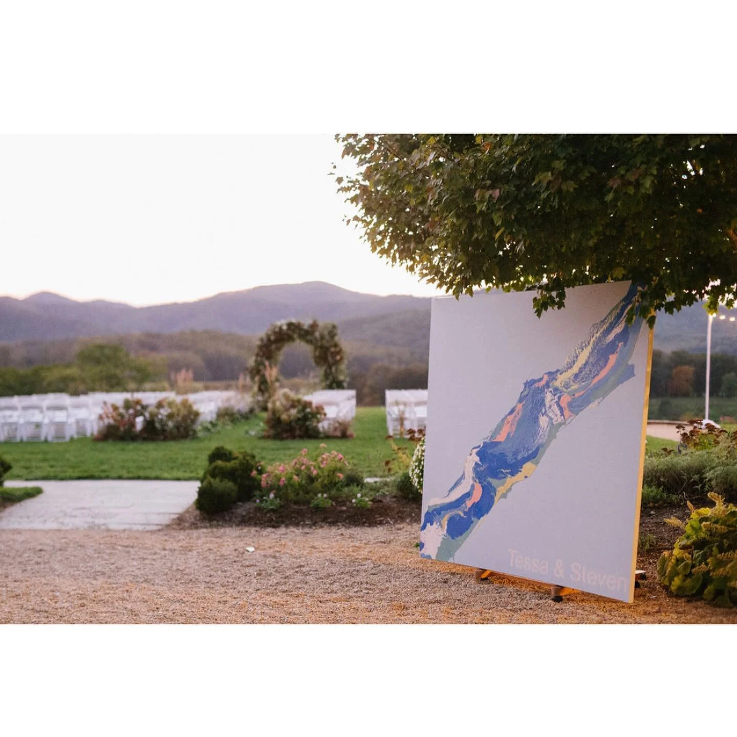 Wouldn&rsquo;t be my wedding without pulling in my artwork. This 6&rsquo; x 6&rsquo; was the biggest painting I&rsquo;ve ever made, brought in the element of my paintings into my invites and made mini canvases for each place setting. Shoutout to @jan