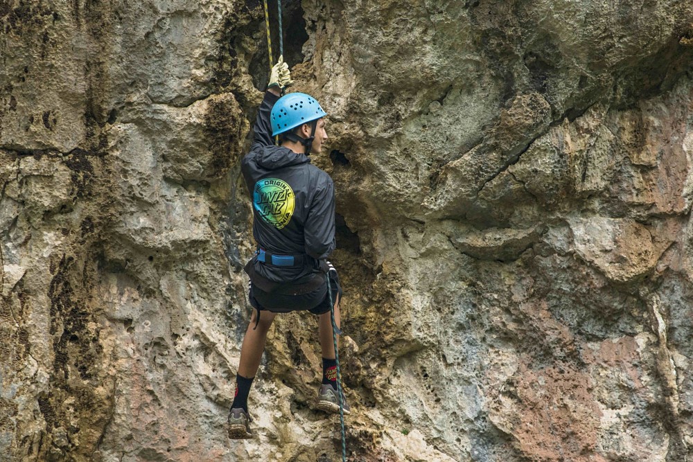 Group_abseiling_opt.jpg