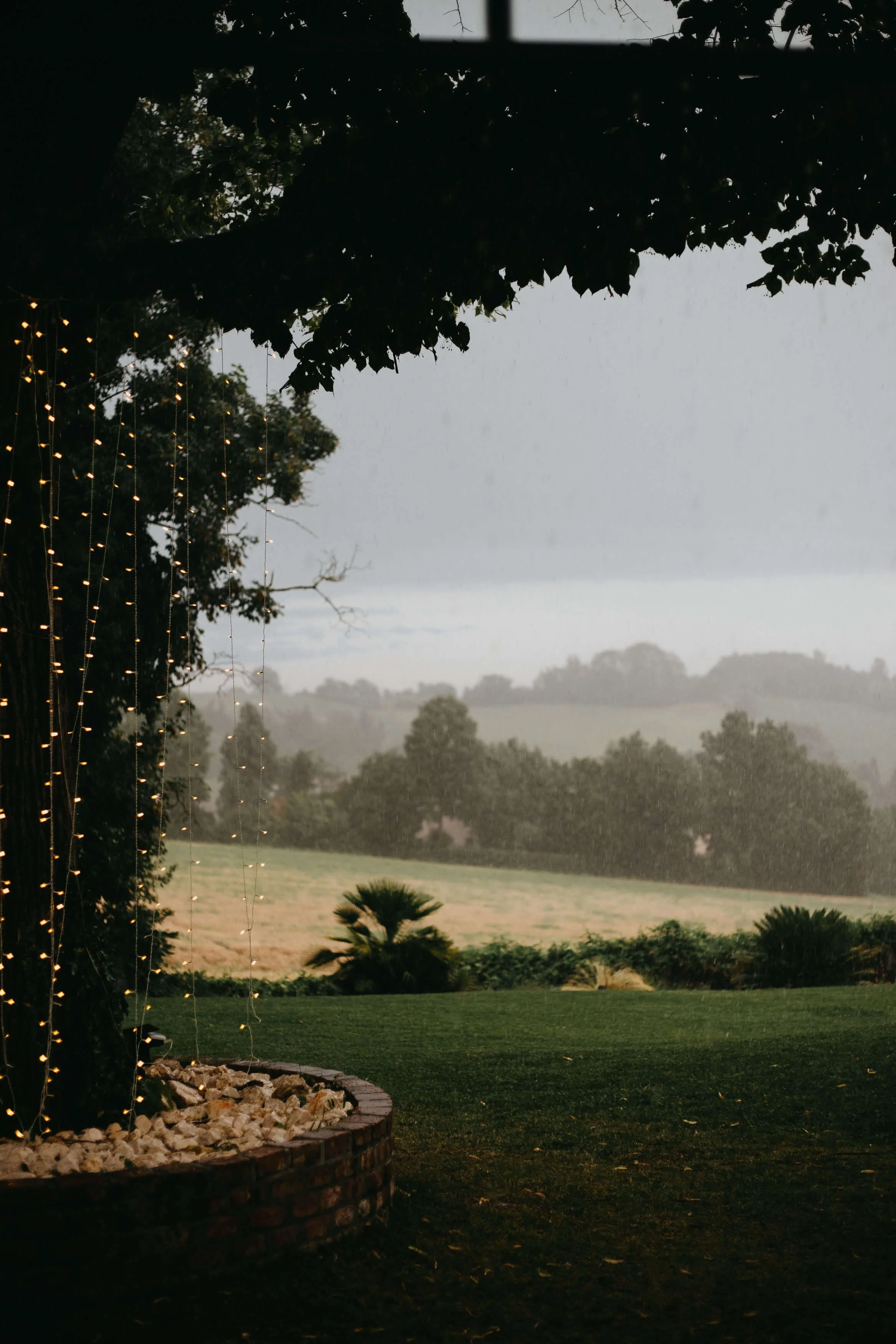 Pioggia improvvisa durante un matrimonio ai Giardini La Pergola