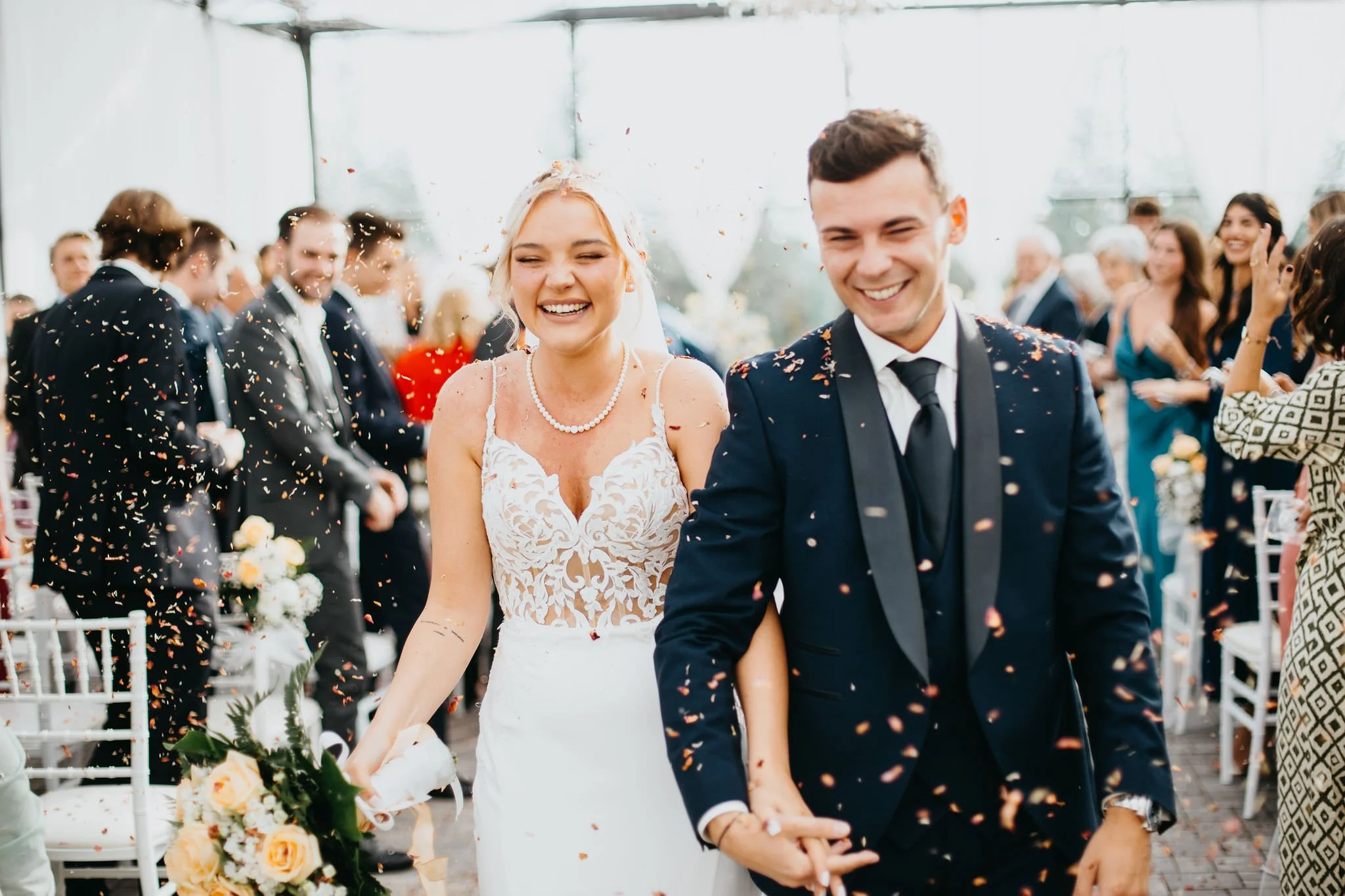 lancio del riso sposi matrimonio giardini la pergola