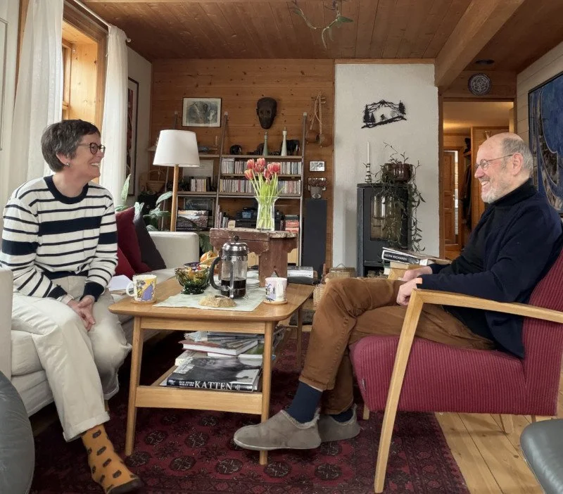 Bjørn-Erik Hanssen og Kirsti Tangen i samtale.