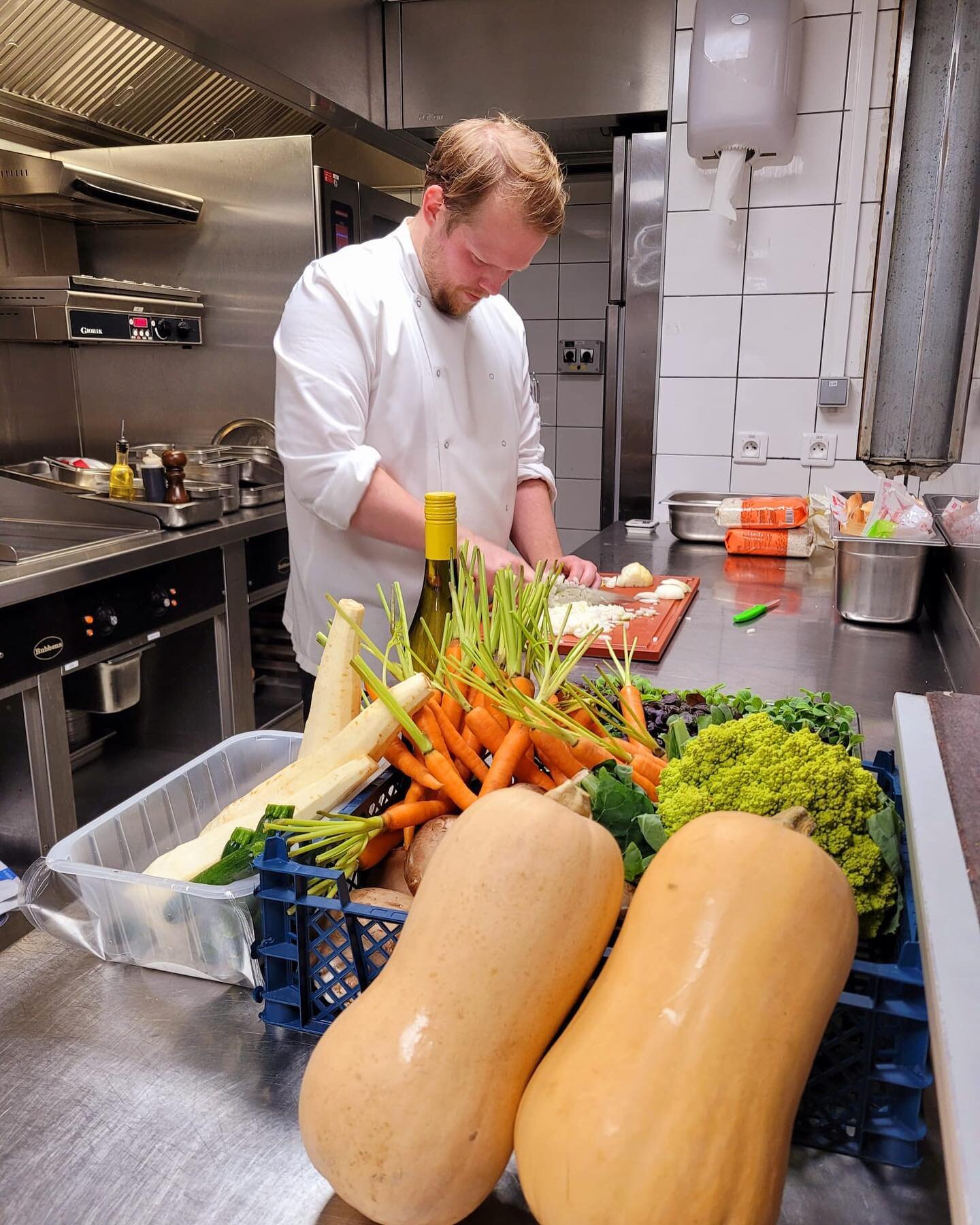 Happy International Chef&rsquo;s day to our chef&rsquo;s Jorn and Jan!
#radissonbluastrid #gastronomy #localfood #madeinantwerp #weekendjeweg #antwerp #chef