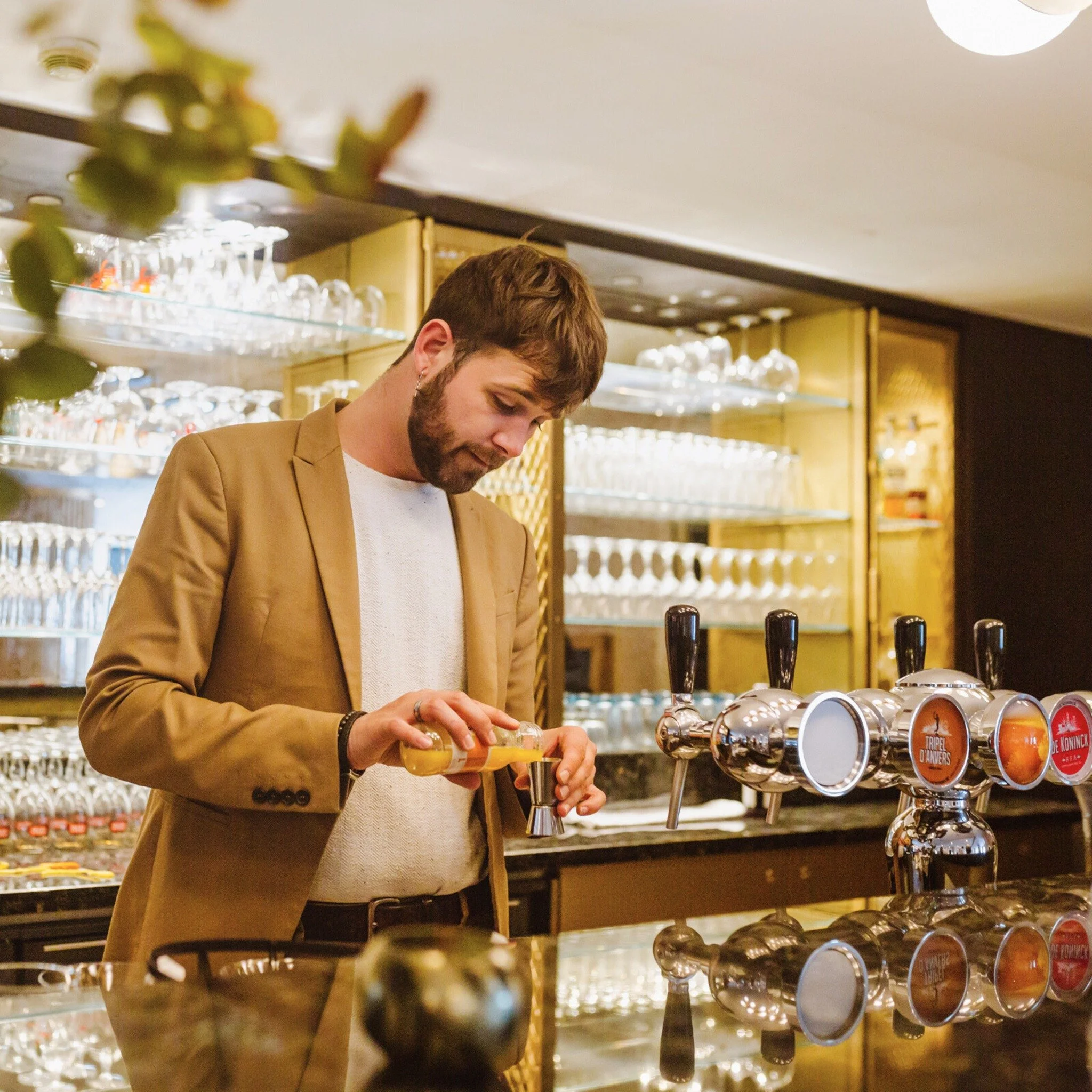 Craft in every pour, Antwerp in every sip. Swing by the bar, the good times upcoming weekend are already shaking. 🍸

#madeinantwerp #barlife #craftcocktails #cheersfromantwerp #savourthedetails #localflavours #madeinantwerpbar