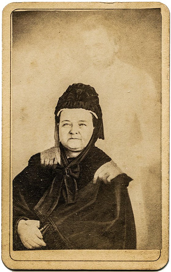 Mumler-Photo_Mary and Abe.jpg