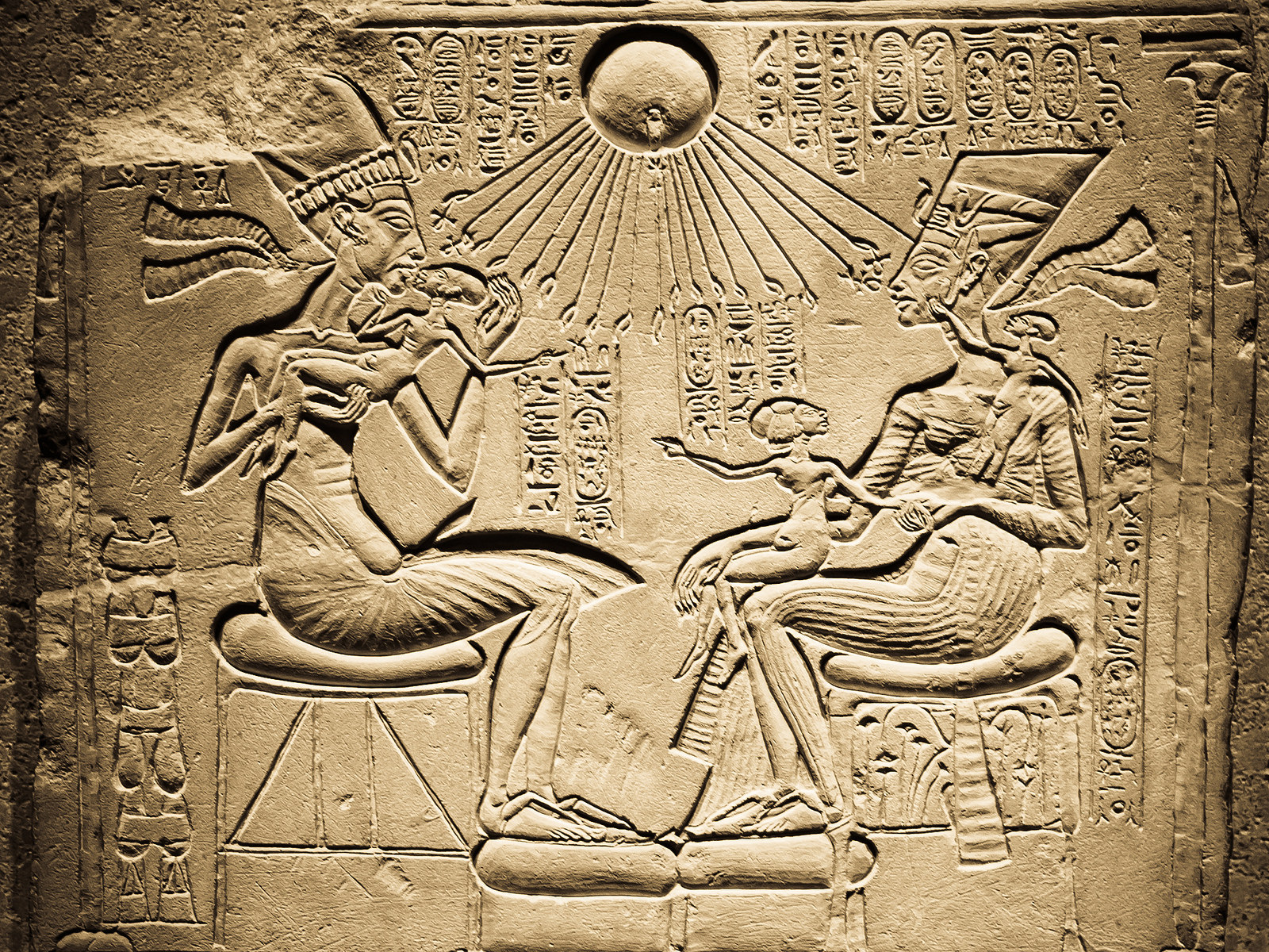 Nefertiti, Akhenaten and their daughters, getting sunburnt.