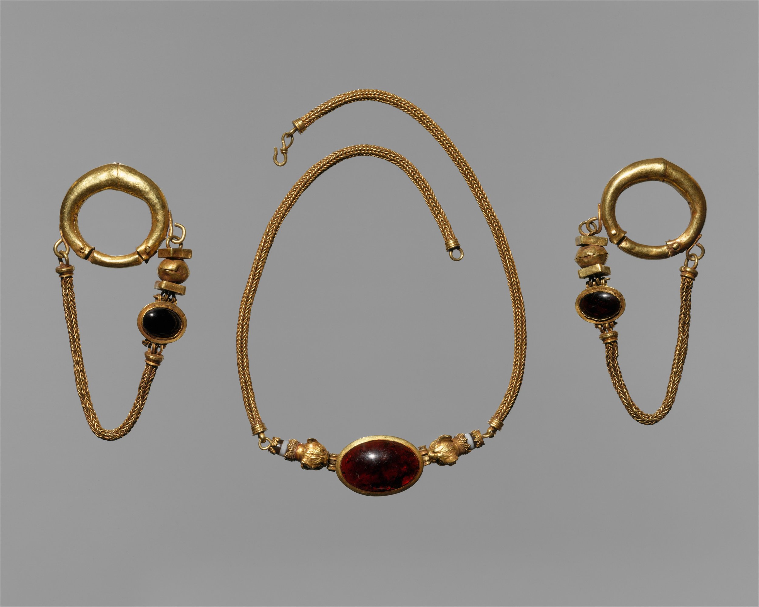  This necklace and earrings from 1st century BCE. form a blingy matching set featuring large garnets.   Courtesy of the Metropolitan Museum of Art   