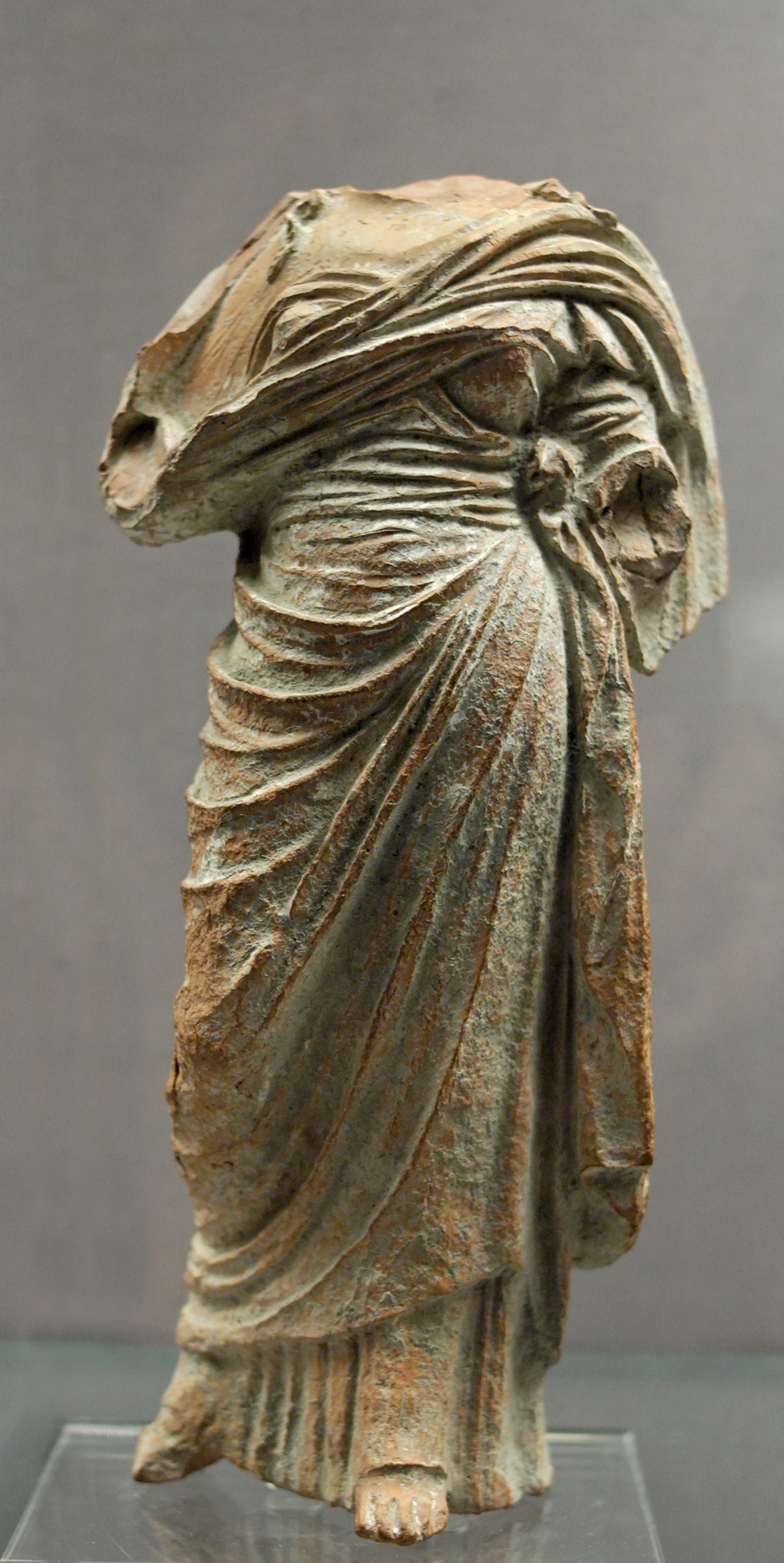  Rocking a chiton, a himation, and no head, as seems to be par for the course with lady art of ancient Greece.   Wikicommons  