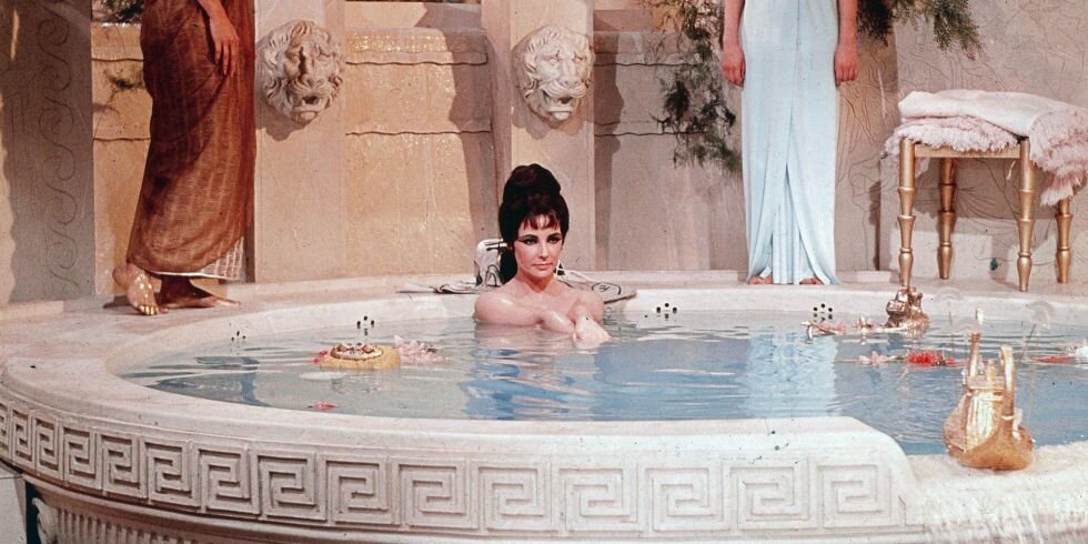 Cleo in the bath.jpg