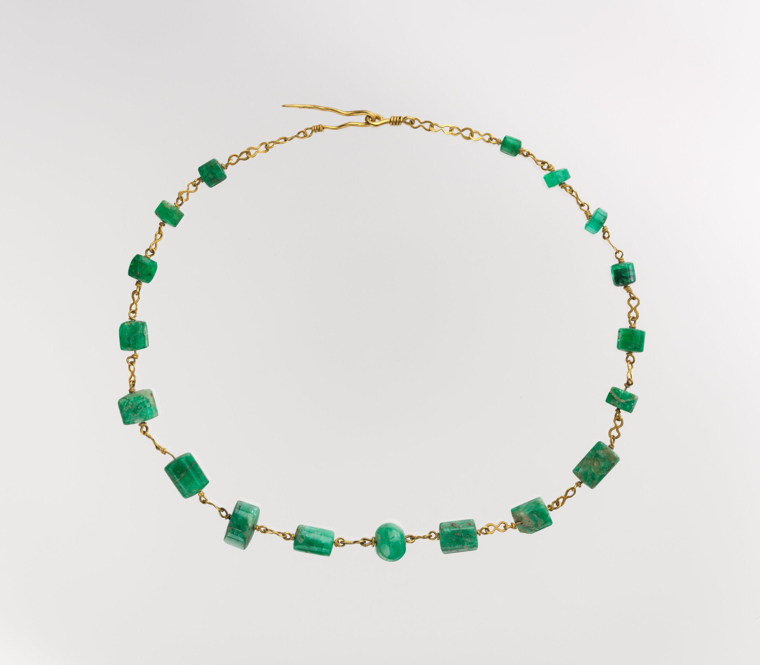 1st to 2nd century A beautiful 1st to 2nd century Roman necklace, courtesy of the MET .