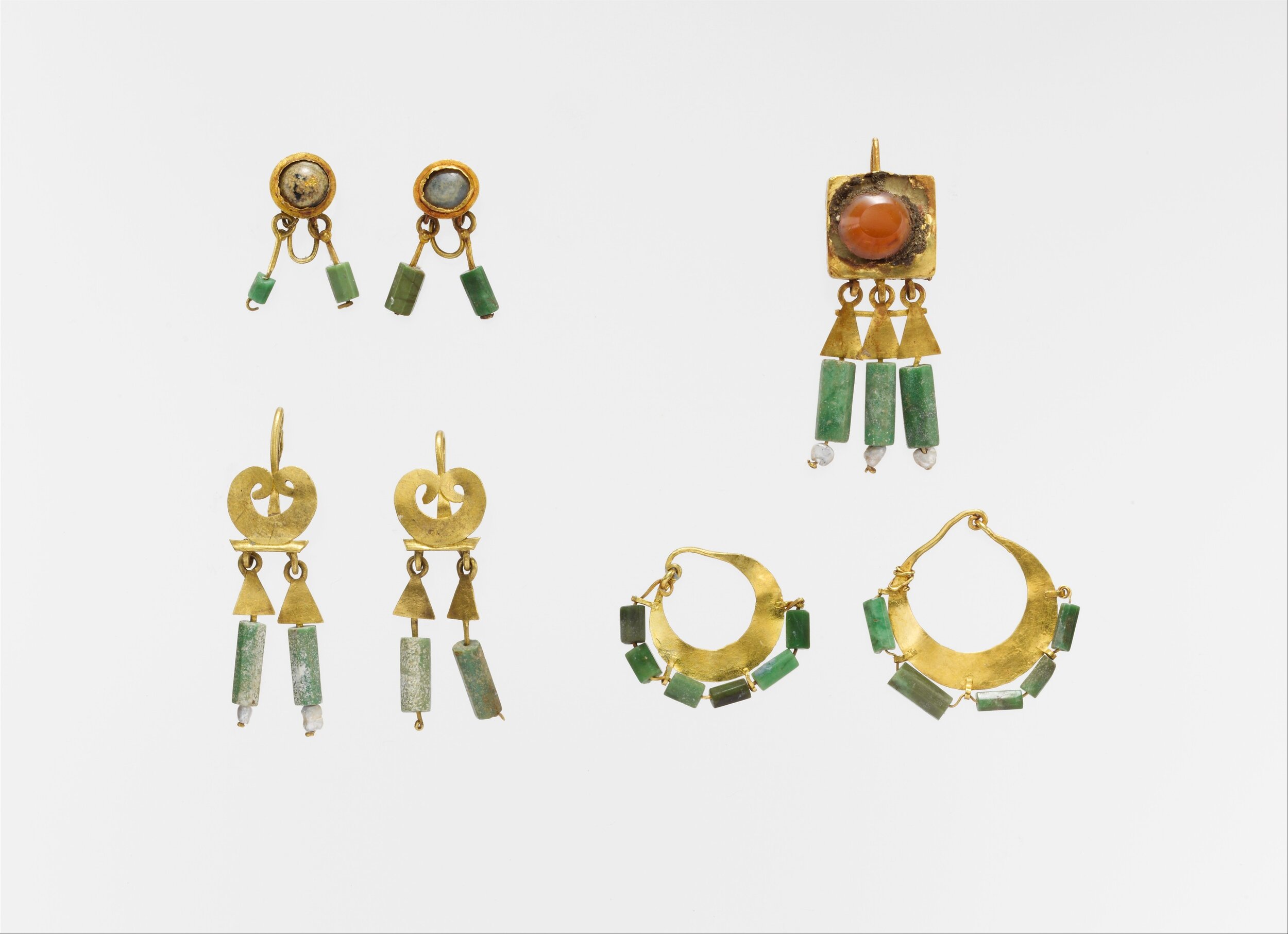 I would 100% wear these now...how well they've aged! Roman 3rd century earrings, courtesy of the MET
