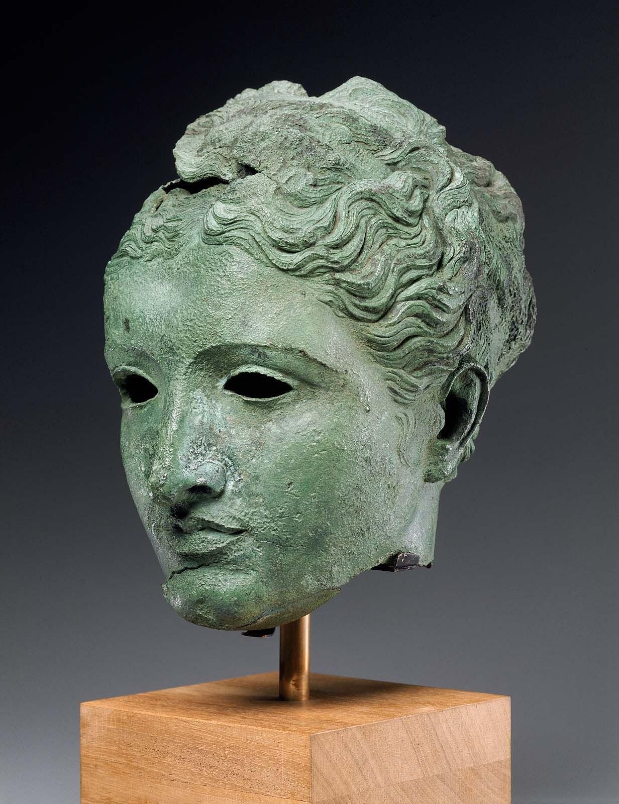 Head of a goddess or queen, probably Arsinoe II