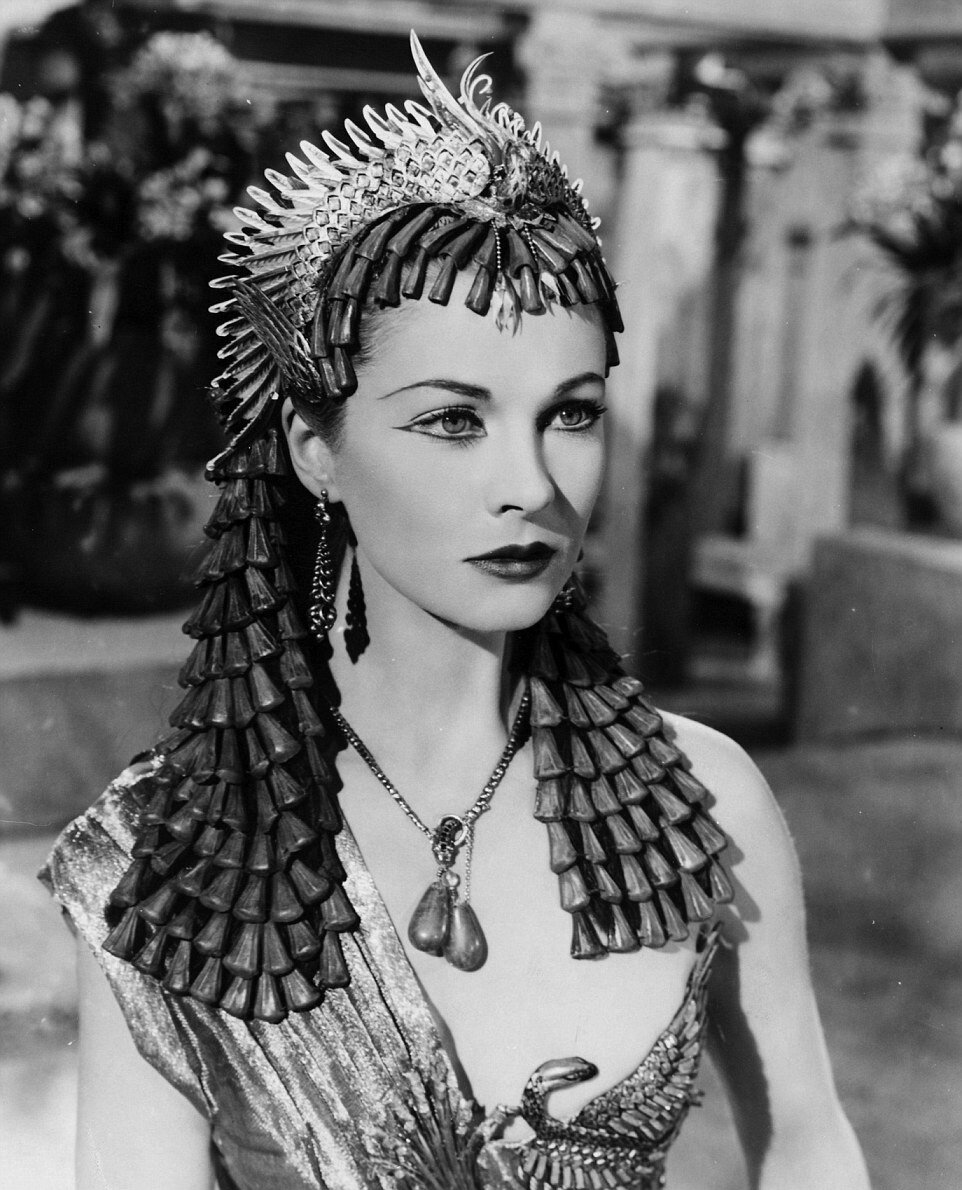 Vivienne Leigh playing Queen