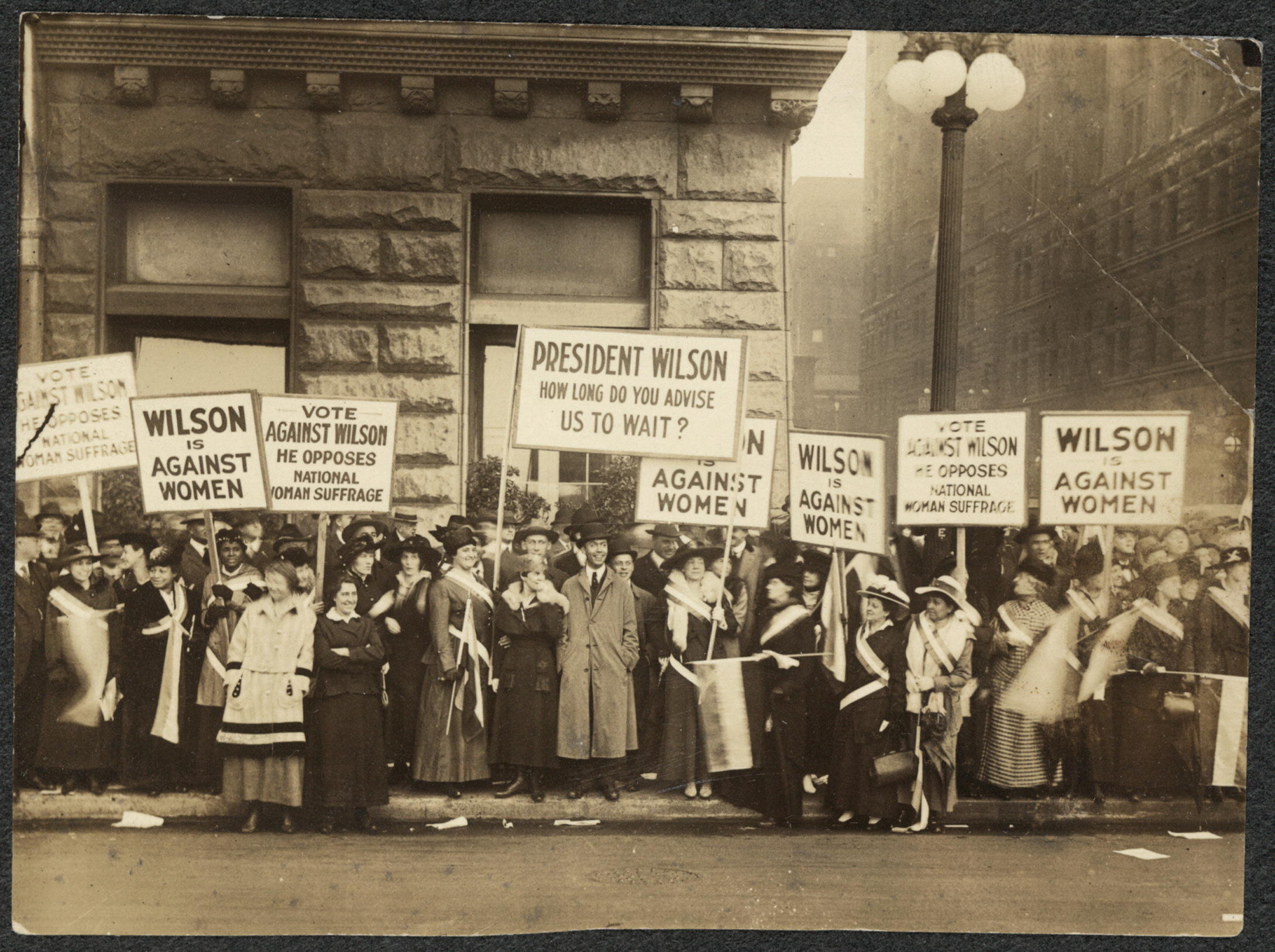 Suffragists against Wilson_LOC.jpg