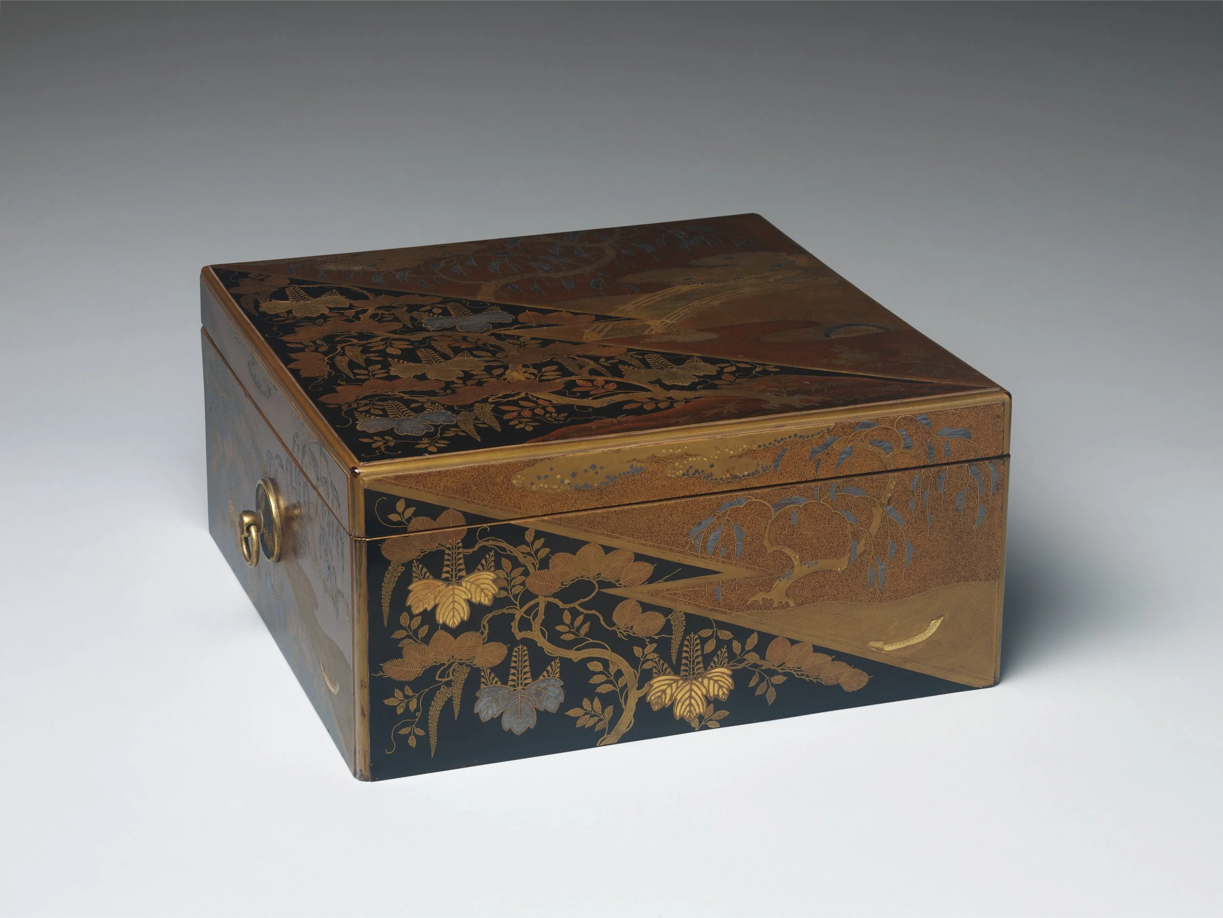 Stationary box