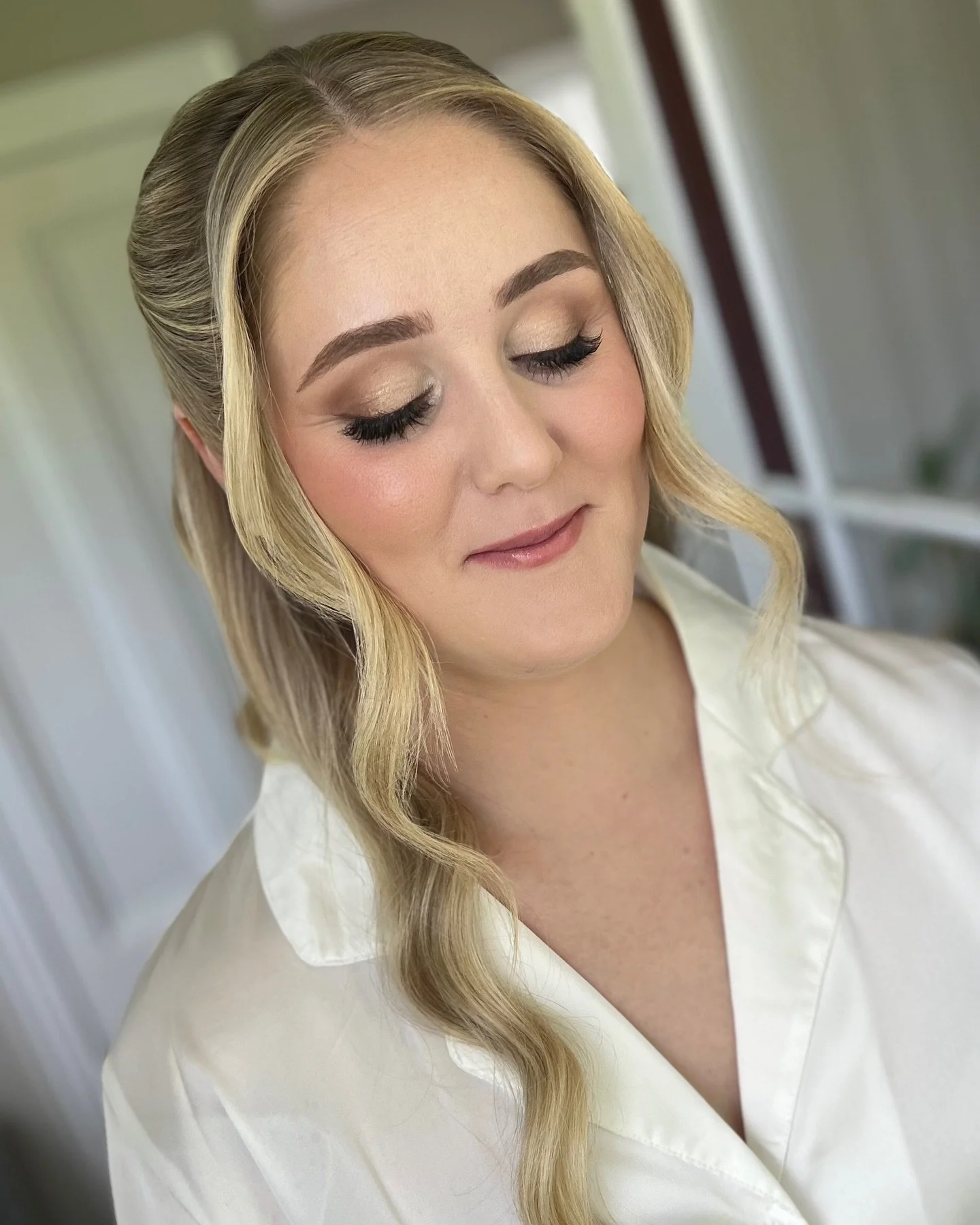 Kelsey&rsquo;s bridal look 🤩

She had the samhartsam X @messybun_nz combo! How good! Perfection! 10/10! 

#samhartmakeup #nzmakeupartist #nzmua #bride #bridalmakeup #samhartsam #nzbride