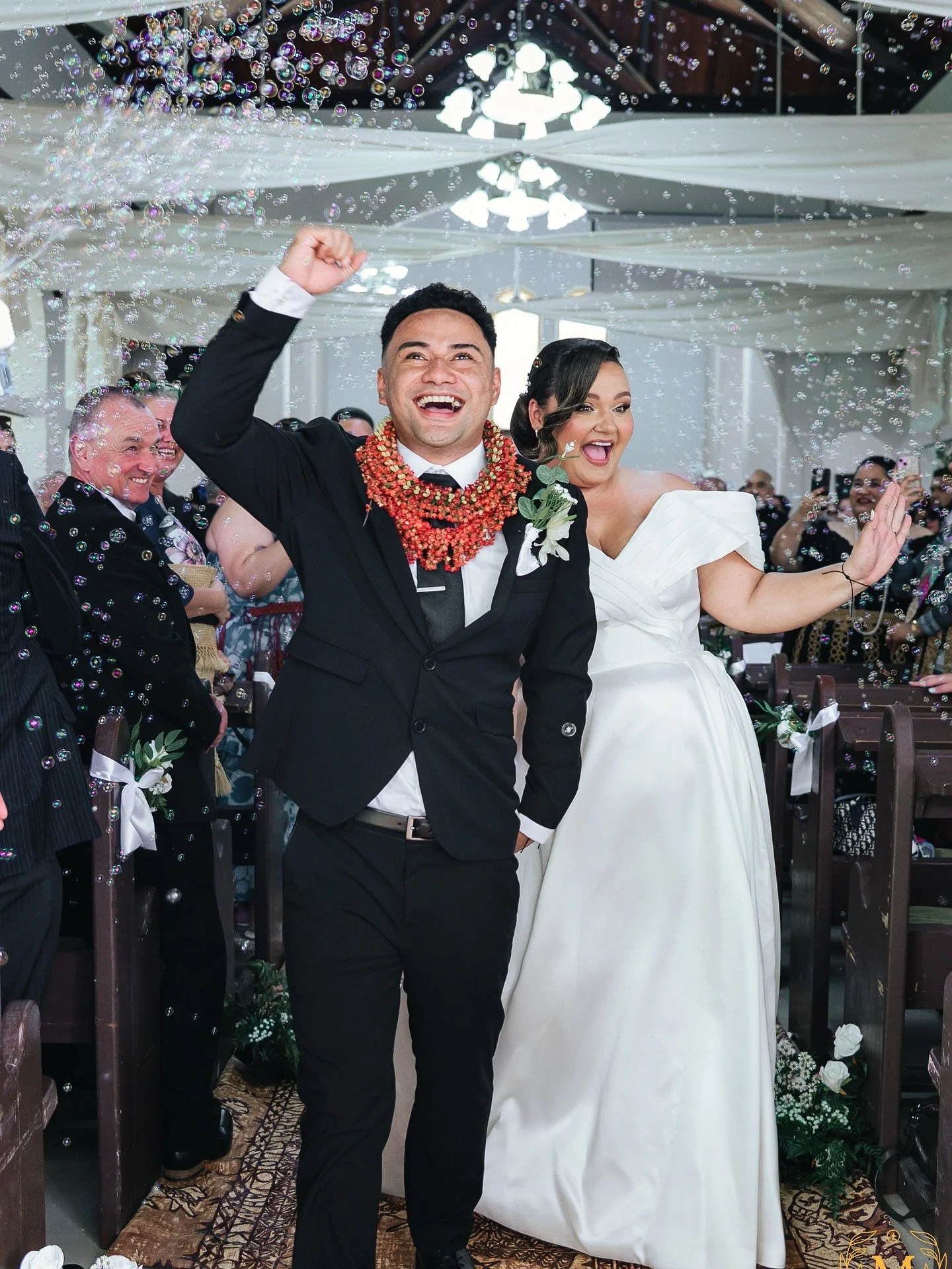 Alex &amp; James ❤️🇹🇴 

Big thanks to this amazing couple who brought me over to Tonga to get everyone glam!!💄

Makeup by me 
Hair by @amishair 
Photos by @malaustudio 

#samhartmakeup #nzmakeupartist #nzmua #brideandgroom #bridalmakeup #weddingma
