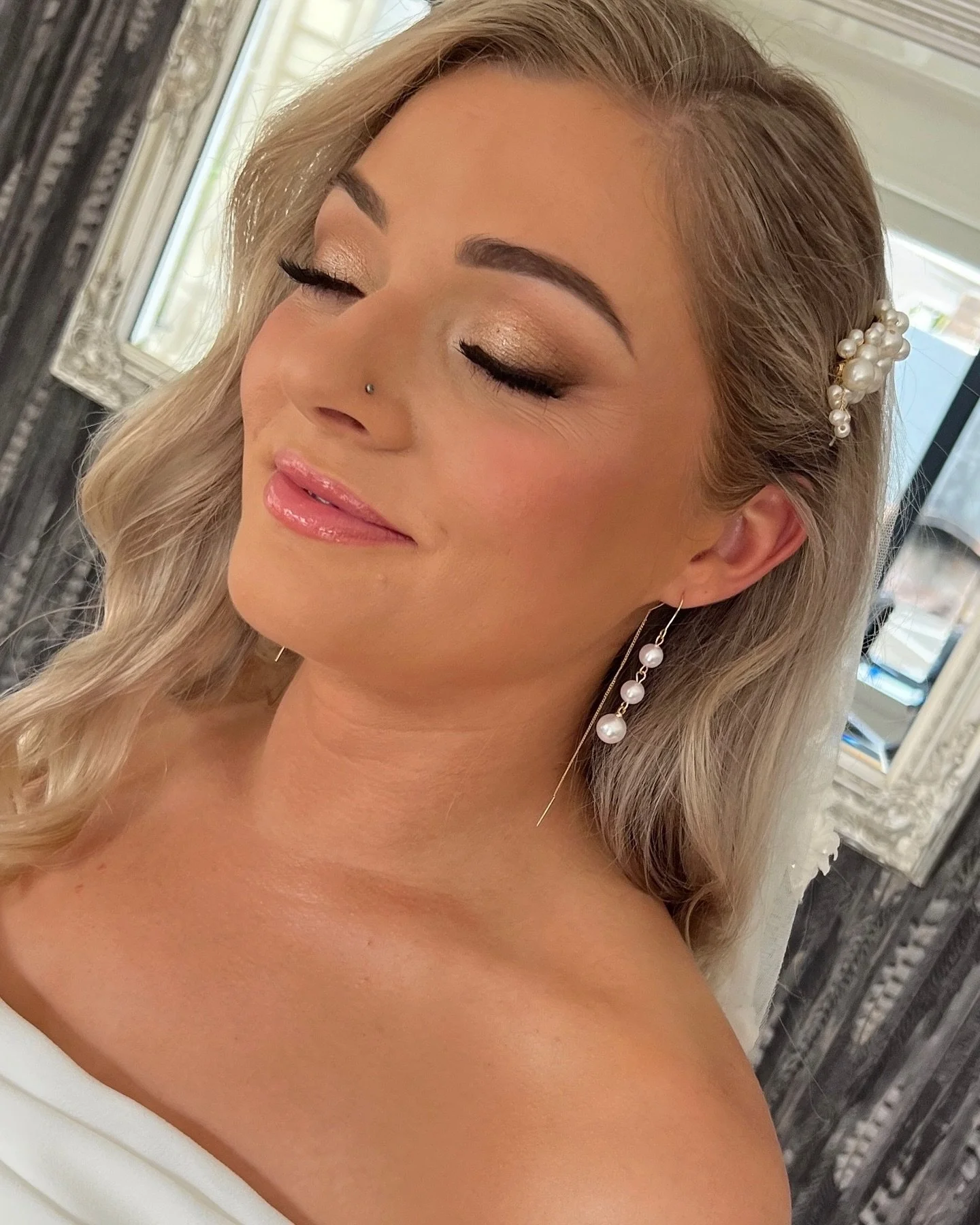 Beautiful bride Brie 🤩

More girly looks like this for this wedding season please 🫶💖

#samhartmakeup #nzmakeupartist #nzmua #bride #bridalmakeup #nzwedding #nzbride #weddingmakeup #samhartsam