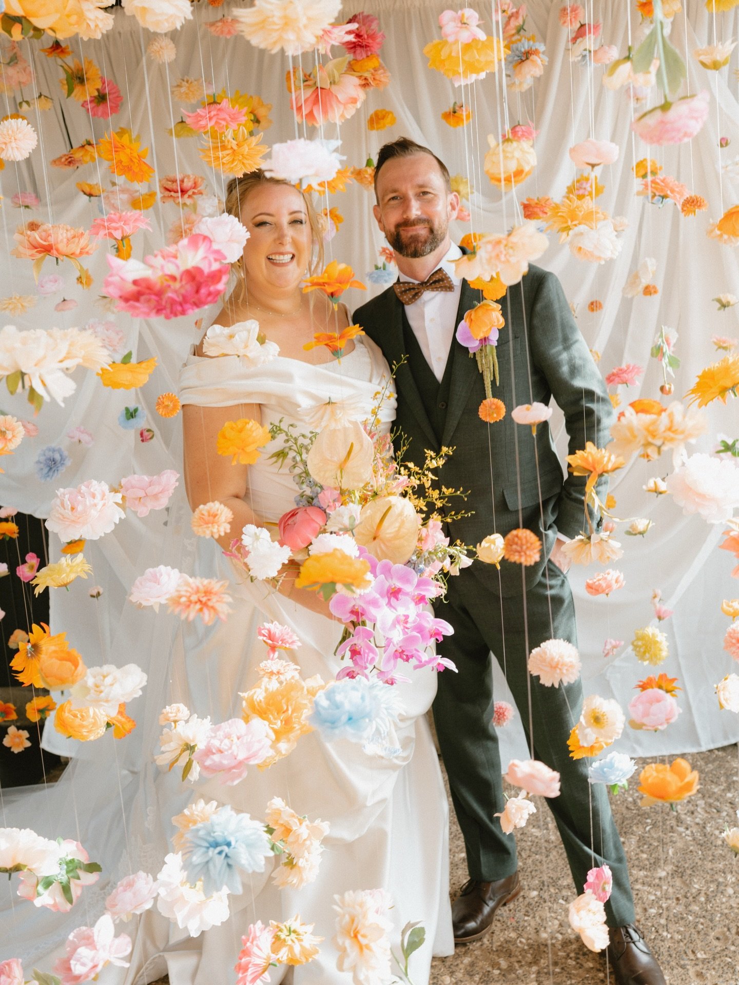 Beautiful Alena &amp; her colourful Waiheke wedding 🌸🌼🌺

Makeup @samhartsam 
Hair @thestyled_bride 
Photos by the brilliant @jonathansuckling 

#samhartmakeup #nzmakeupartist #aucklandmakeupartist #waihekewedding #bride #nzbride #bridalmakeup #nzw