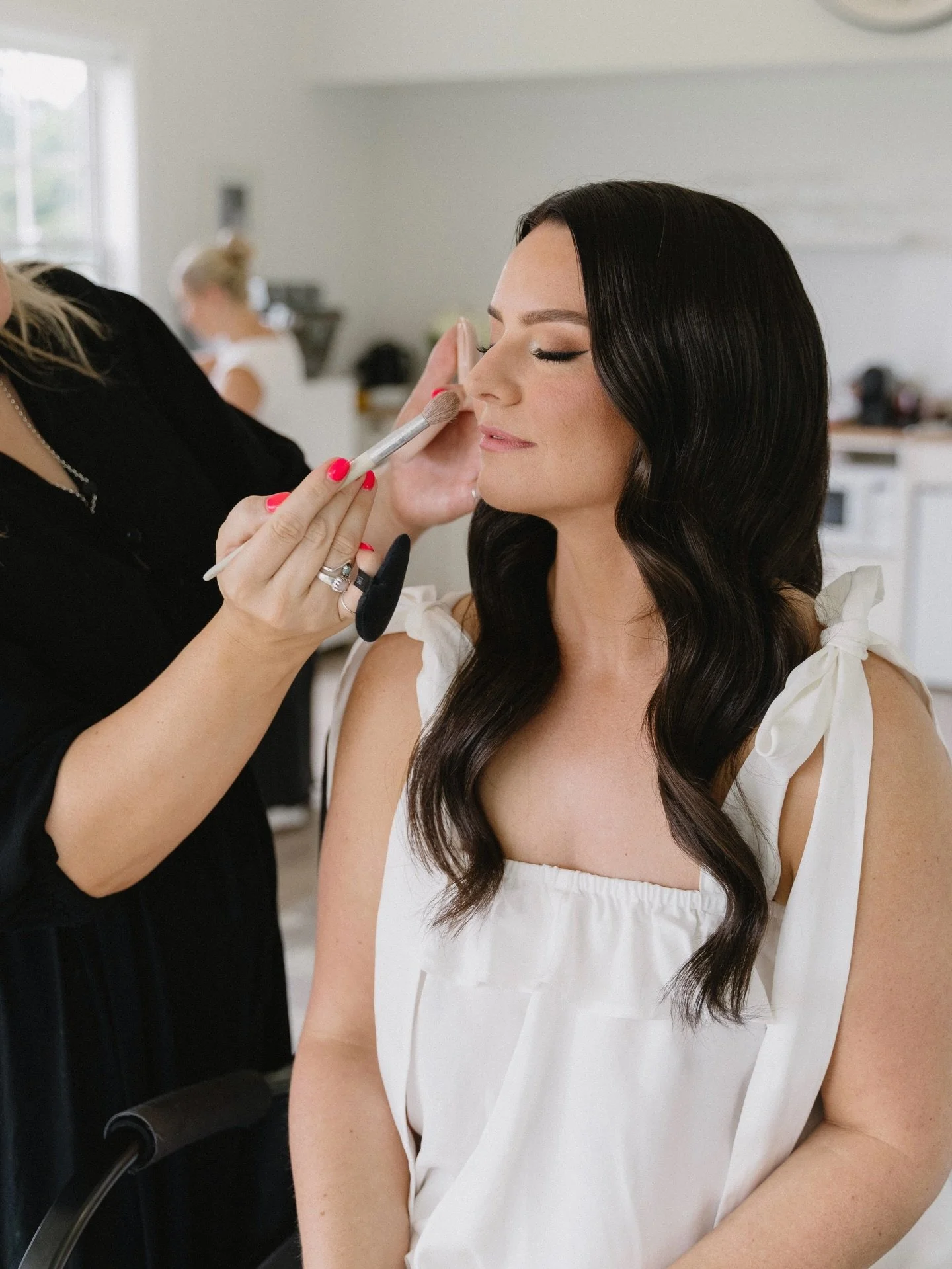 Ok here&rsquo;s a pet peeve of wedding photos from a makeup artists point of view&hellip; 📸

When you have spent all this time getting the perfect tan and getting the perfect makeup only to get your photos back and the photographer has put their pre