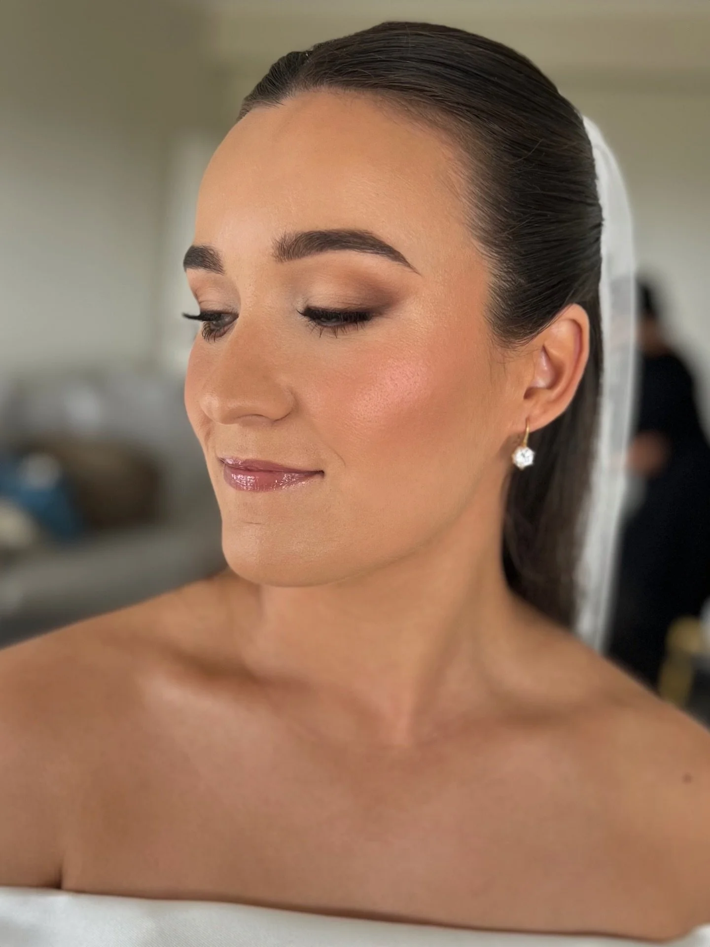 Will never get sick of @emmajritchie and her yummy bridal look 🤩

Matte chocolate eyes and glowy skin 💖

Makeup by me @samhartsam 
Hair by @boutiquebride 

#samhartmakeup #nzmakeupartist #aucklandmakeupartist #bride