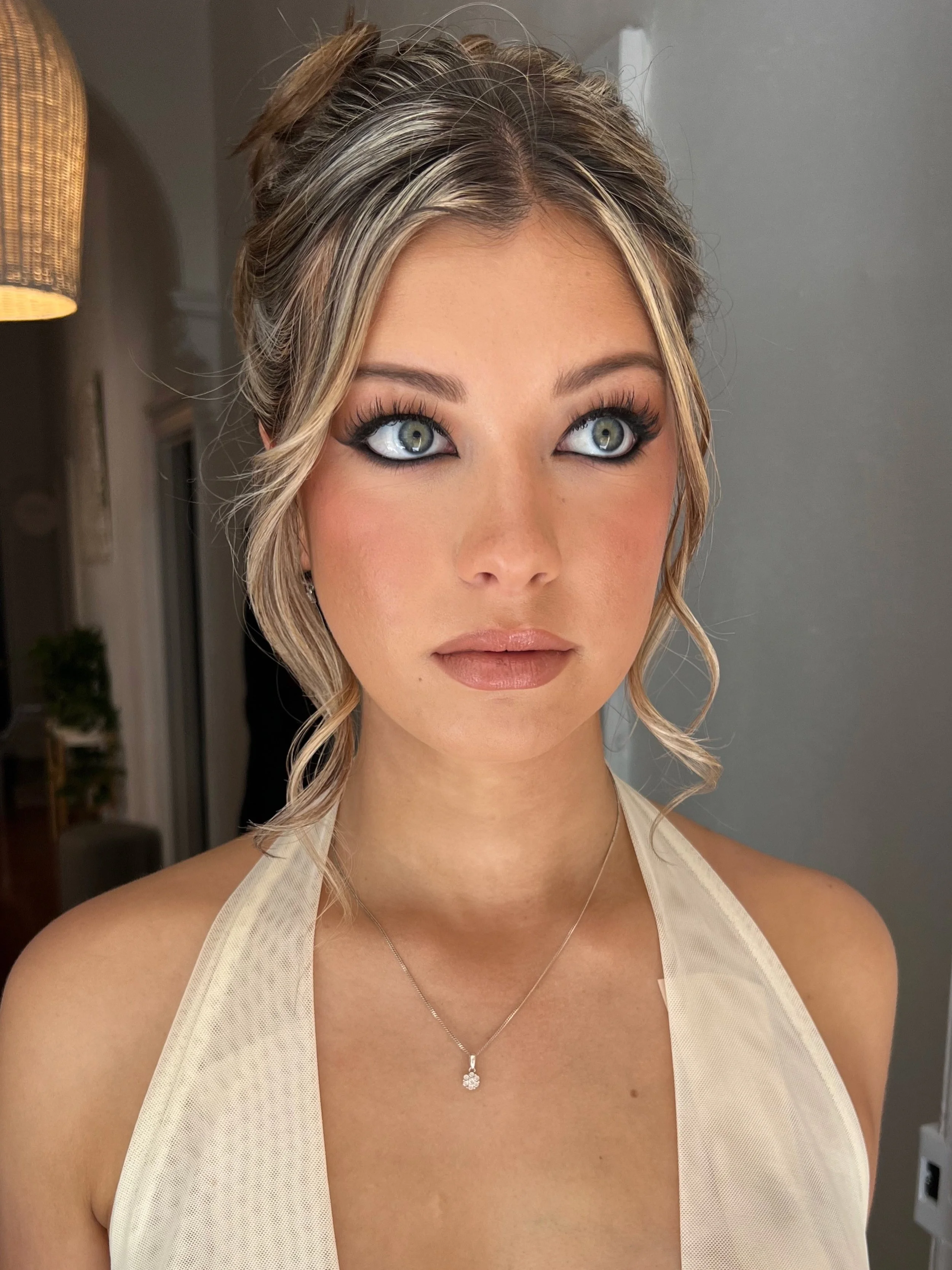 Ball makeup of my dreams 🤩🖤❤️&zwj;🔥

Makeup by me 

#samhartmakeup #nzmakeupartist #nzmua