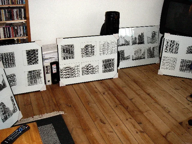 Jeg ka’ godt li’ sort/hvid
I morgen holder min skidedygtige fætter Lars fødselsdagsreception.
Her er et billede fra da jeg boede på Nørrebro, på et tidspunkt hvor jeg havde
råd til at indramme en god håndfuld af hans billeder på en gang.
De fleste er blevet til gaver, men to hænger stadig i min stue, og de bliver de hængende.
Jeg fik bare lige lyst til at lufte min kærlighed til sort/hvide billeder efter at læse Lottes indlæg om ditto.
Og tillykke igen, Lars.