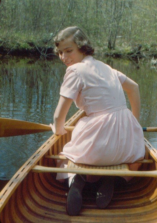 Bobbie in canoe 1952.jpg