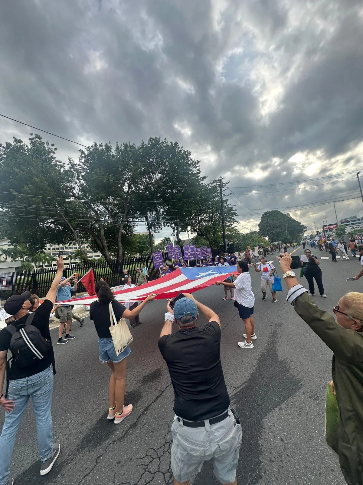 Cientos de manifestantes rechazan en Puerto Rico las políticas autoritarias y violentas de la administración Trump  