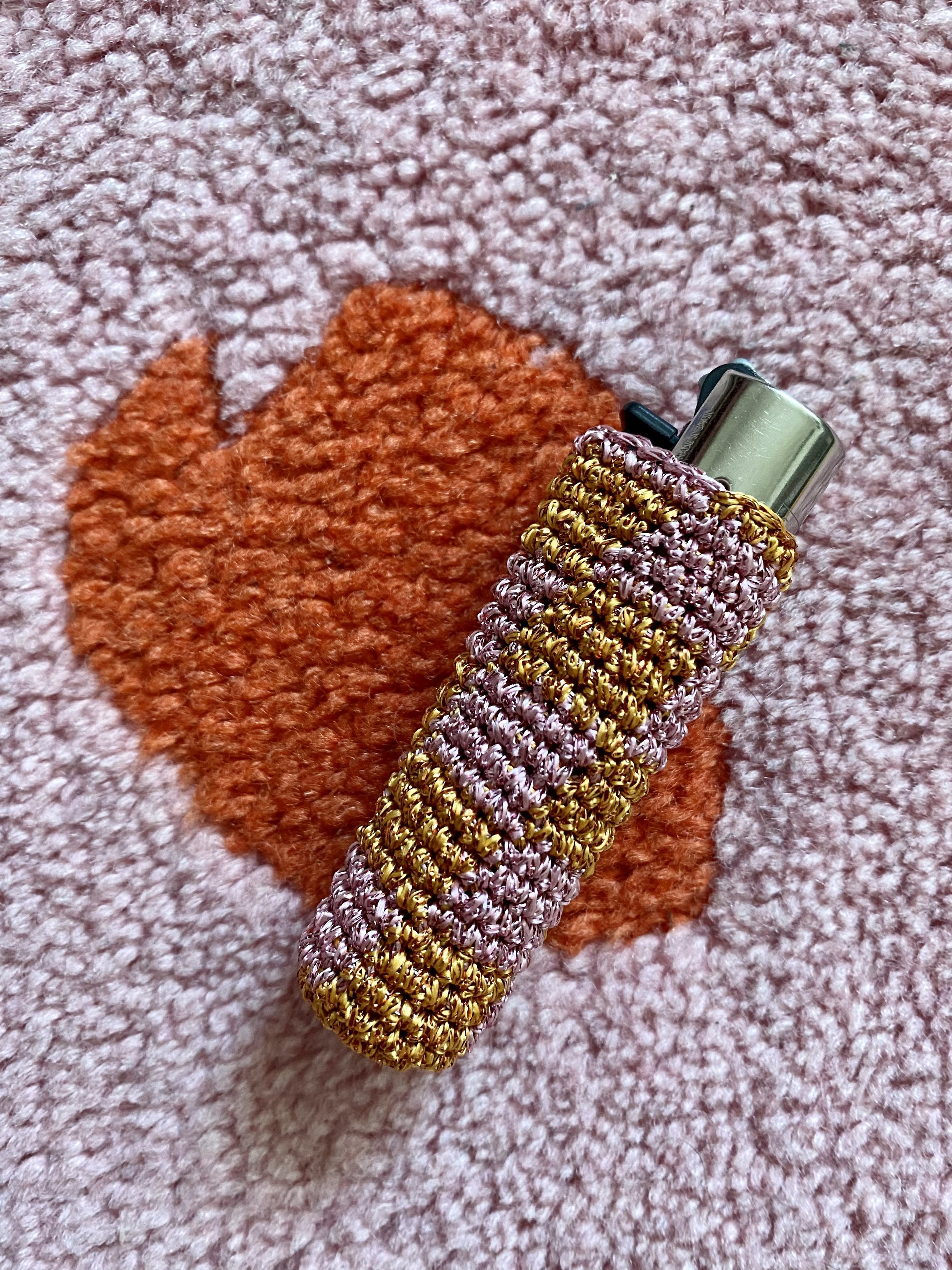  Checkered crochet lighter sleeve 