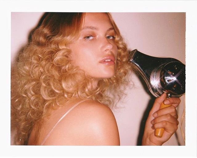 Don't let the D.C. humidity get you down ladies! ✨Book a deep conditioner or keratin treatment &amp; turn lemons in to lemonade 🍋🙃💆🙂 📸:@chloe.chippendale 🙌 #hairgoals  #dchair #humidity #naturalhair #curls #centerpart