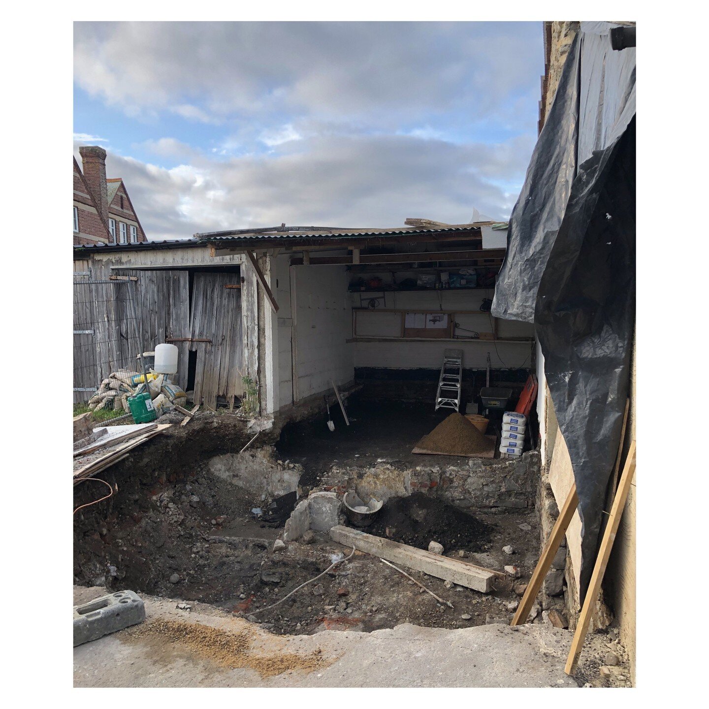 On site find part 2: A cellar, back filled with builder&rsquo;s waste; great! Two Lyme Regis Ol&rsquo; timers, on consecutive days stopped to talk to the ground works contractor currently working on a small back lot site near the centre of town. Firs