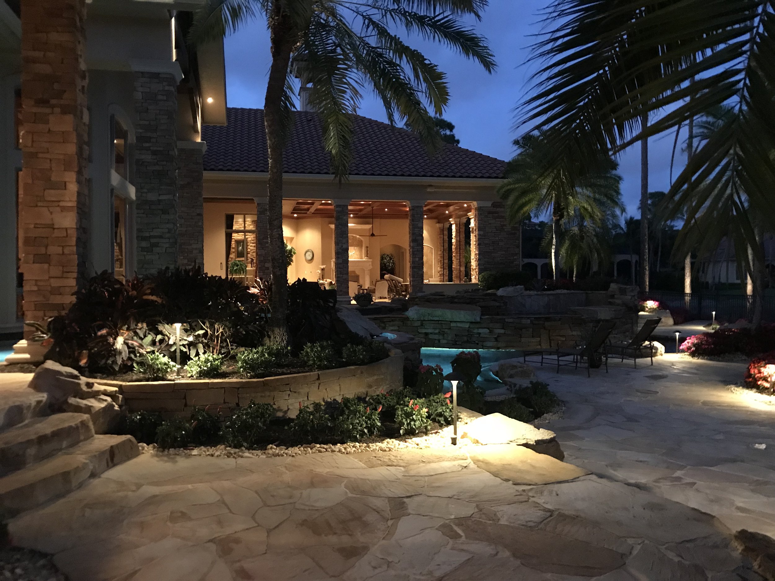  QUALITY LOW VOLTAGE LANDSCAPE LIGHTING SYSTEMS FOR HOME AND BUSINESS   Get On With It!  