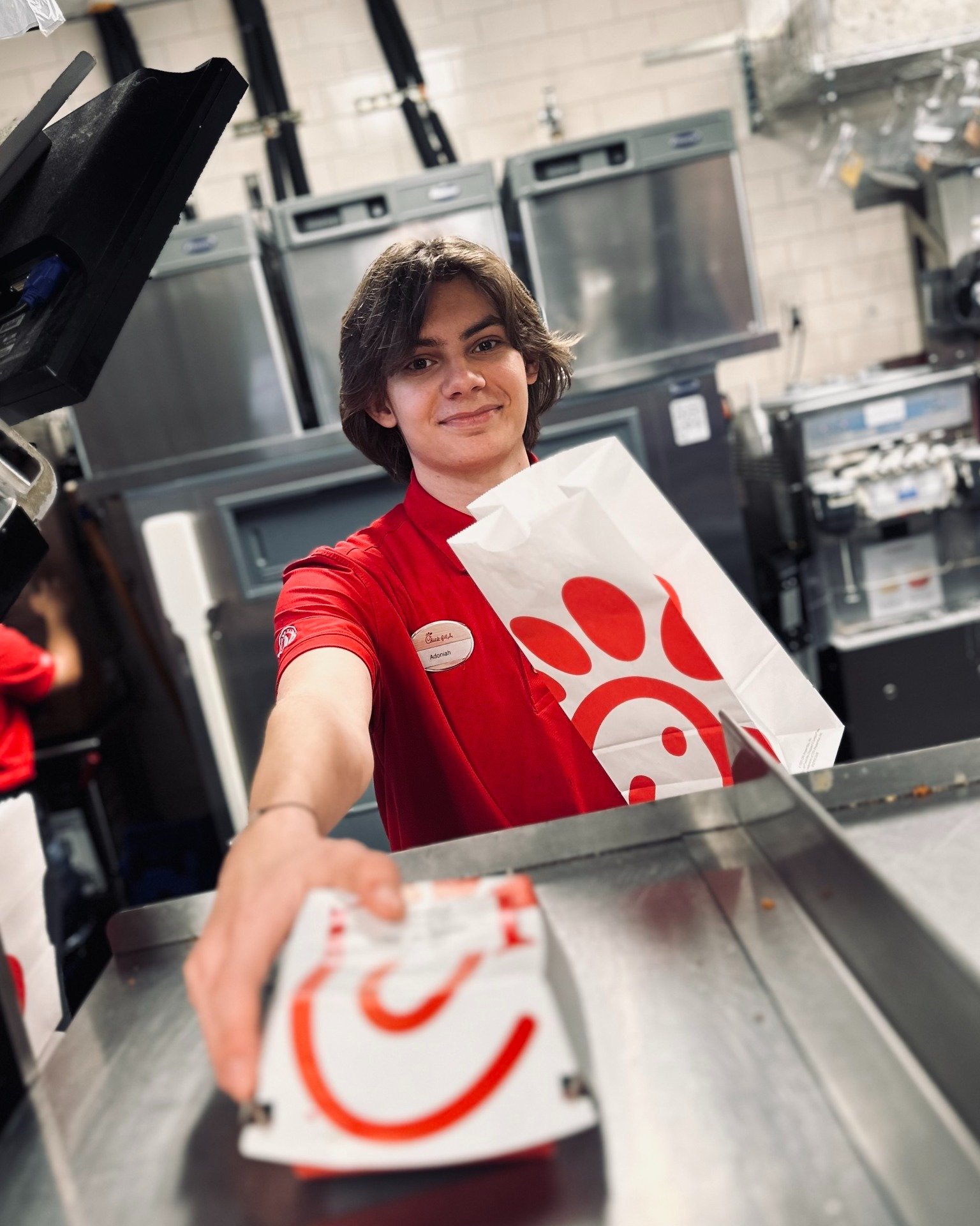 We&rsquo;re here to serve you&hellip; either to go or in our restaurant 🥰

#chickfila #cfasouthcenter #tukwila #seattlerestaurants #teammembers #guests #drivethru #dinein #weloveourteam