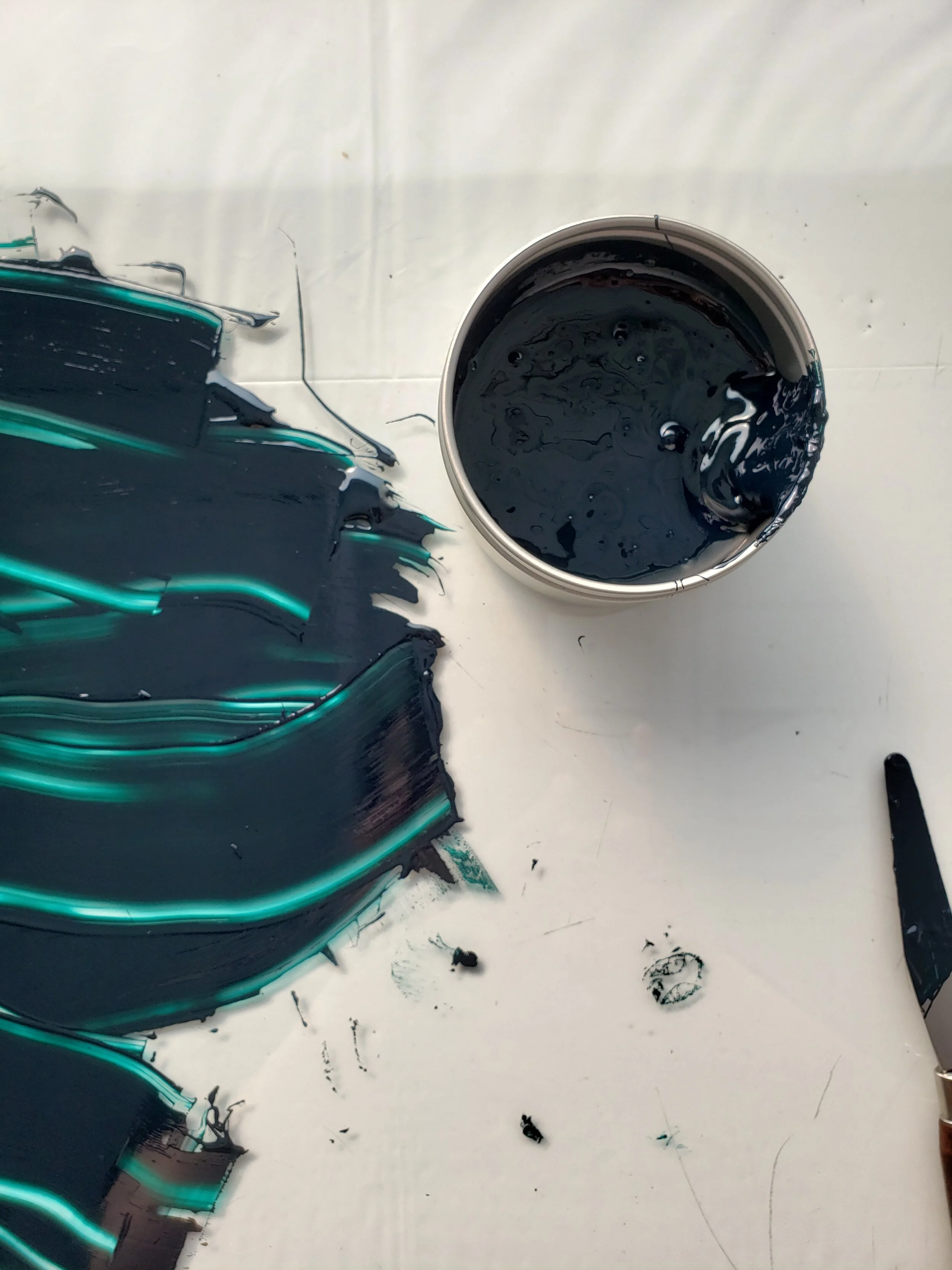 Pantone 329.jpg