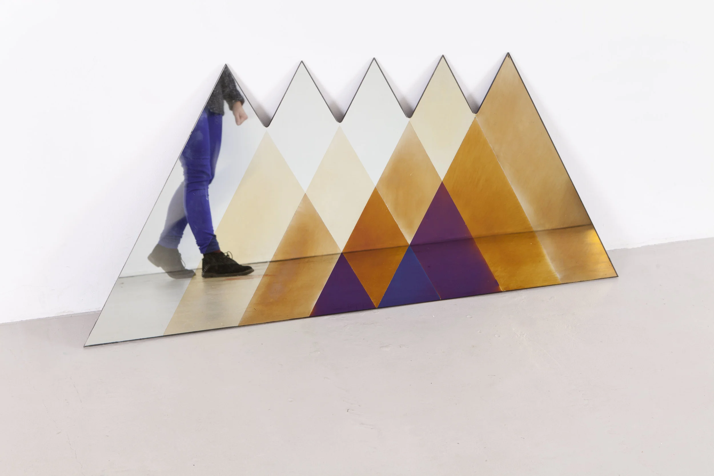 transnatural_Transience_mirror_triangle+feet_byfloorknaapen_23.jpg