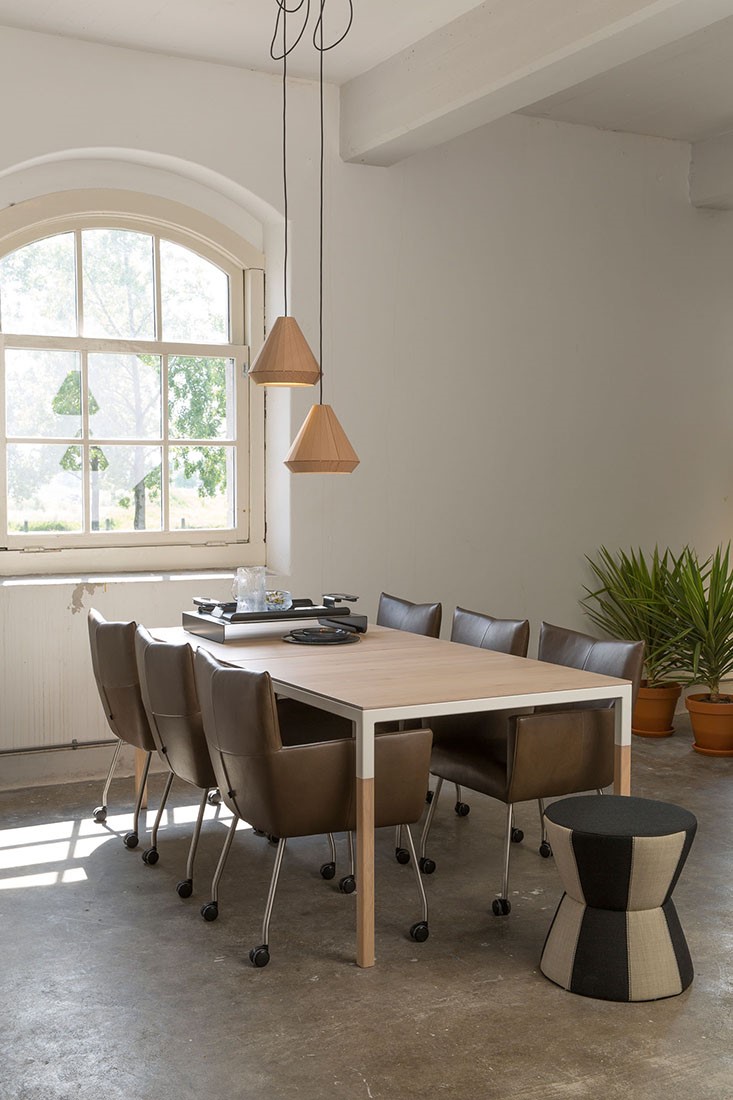 Vij5-Wooden-Light-setting-02-photo-credits-by-Design-on-Stock-photography-by-Bregje-Nix.jpeg