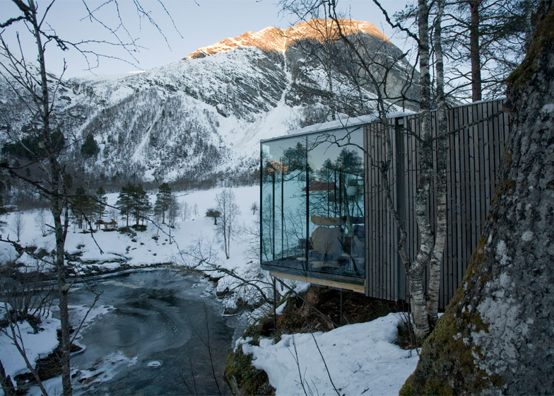 Juvet-Landscape-Hotel_Jensen-Skodvin-Architects_Ex-Machina-set_dezeen_784_3.jpg