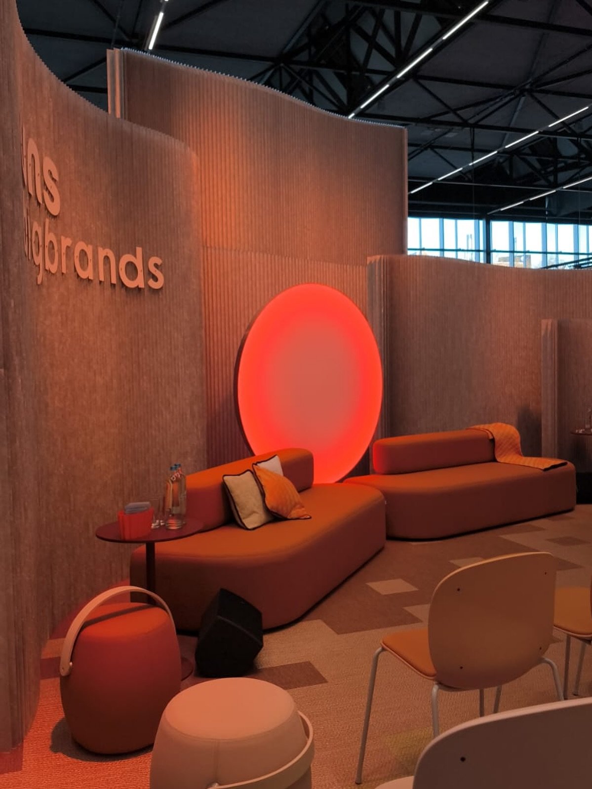 Great to see our custom Drum Light installed at @workspacedesignshownl at the meeting and lecture space designed by @we.are.uns . Big thanks to @bigbrandsdesign and @artemis.ity !
@arraylighting