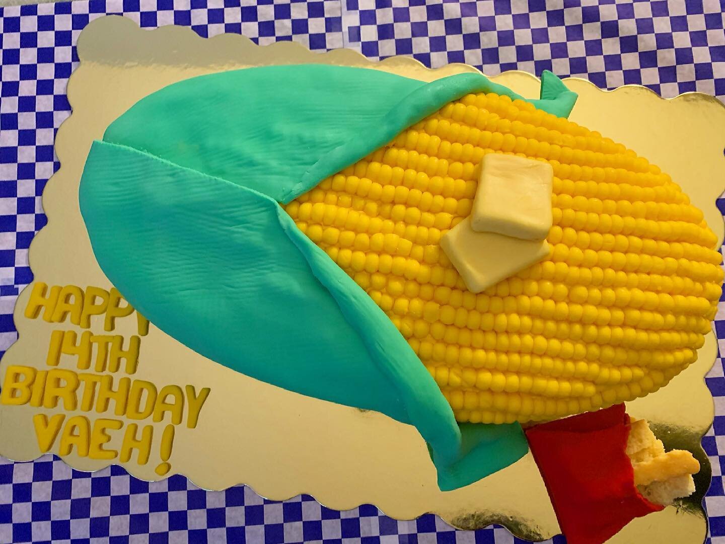 Spring is here! So you know what that means, It&rsquo;s almost #cookout season. This 🌽 cake was really fun one to make! The best part about this corn on the cob is no greasy fingers! 😂 
-
-
-
#cake #cakedecorating #cakesofinstagram #cakestagram #co