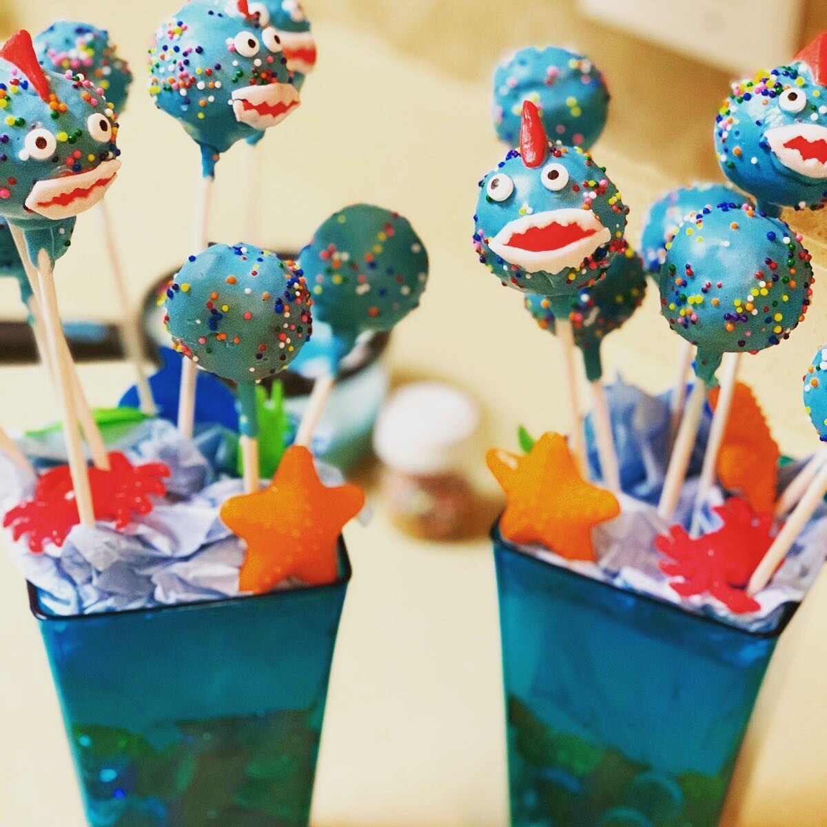 It&rsquo;s a SharkPop attack! Courtesy of the Fish Are Friends, Not Food Support Group! 🦈 Thanks Bruce! .
.
.
#baking #anageesbakes #anagees #bake #cake #bakery #baker #desserts #patisserie #cakepopsofinstagram #cakepops #dessertsofinstagram #sweett