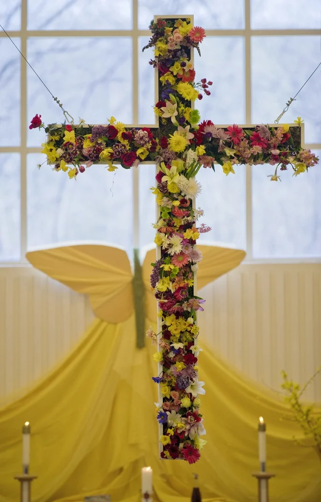 The annual flowering of the cross on Easter Sunday