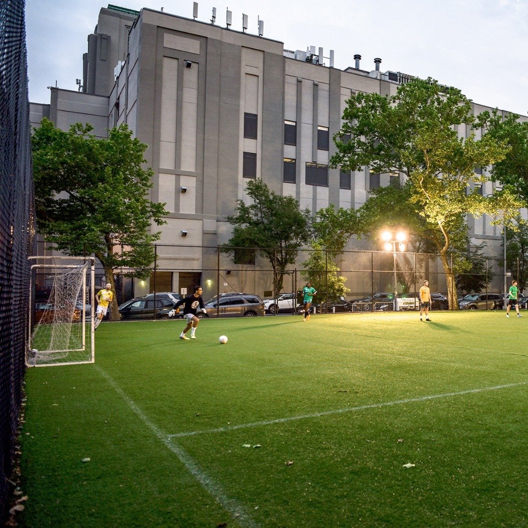 We&rsquo;re giving a whole new meaning to Summer Fridays. Save the bars for after the big game and register now for one of our upcoming Friday night leagues at locations all across NYC: ⁠
⁠
🗓️ Astoria Park P2 and P3⁠
🗓️ BBP P3⁠
🗓️ Columbus Park P4