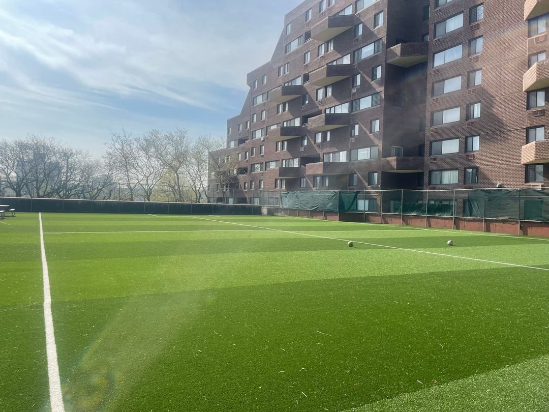 Welcome to ✨The Dwight School✨ AKA your newest 📍UES hang out

🗓️ Thursdays | 6v6 Coed | P3

Easy access from the 🚌M15 Bus or 🚊6 train