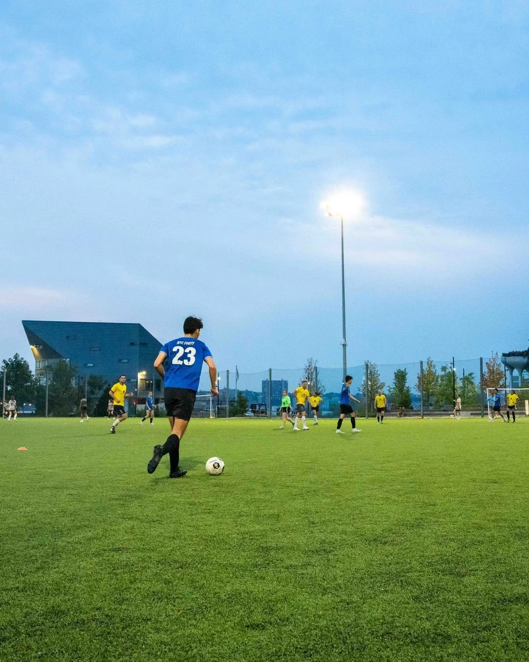 📍Gansevoort? More like Gains-evoort. (We tried...🦵)

But seriously, only 1 team spot left at this pitch (and in all of the West Village 🫢). Register now at the 🔗 in bio before it's gone:

🗓️ Saturdays | West Village (Gansevoort Peninsula) | 7v7 