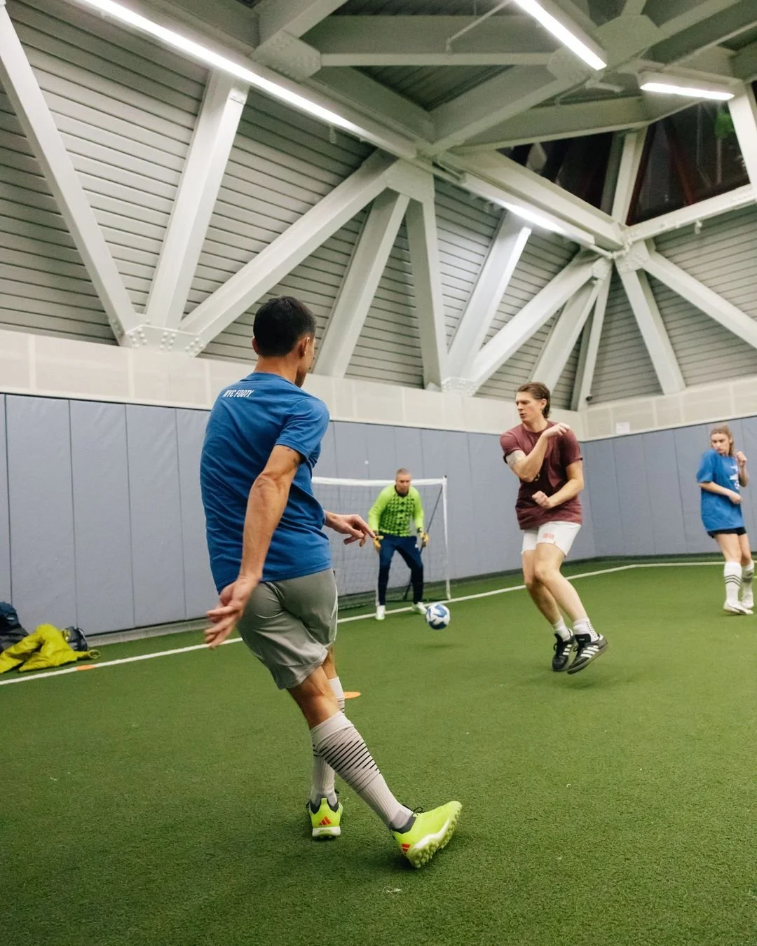 Want to stay warm this Footy season, but still get the turf experience? 🥶🌱⚽️

Look no further than 📍 Stephen Gaynor:

🗓️ Sundays | Upper West Side (Stephen Gaynor Field House) | 5v5 | P2/P3

🚨ONLY ONE TEAM SPOT LEFT - LAST OF WINTER🚨