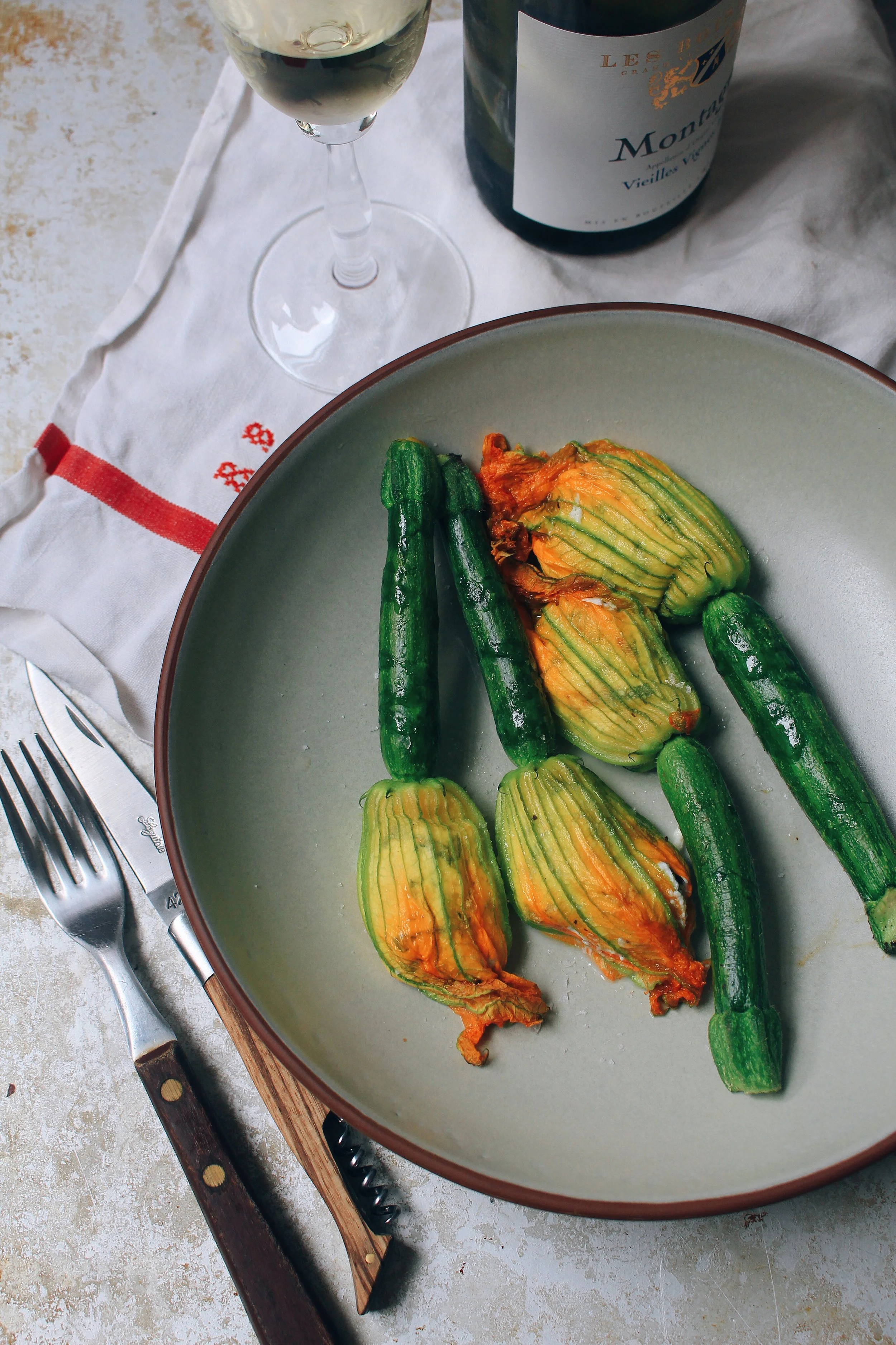 Stuffed courgettes en fleur