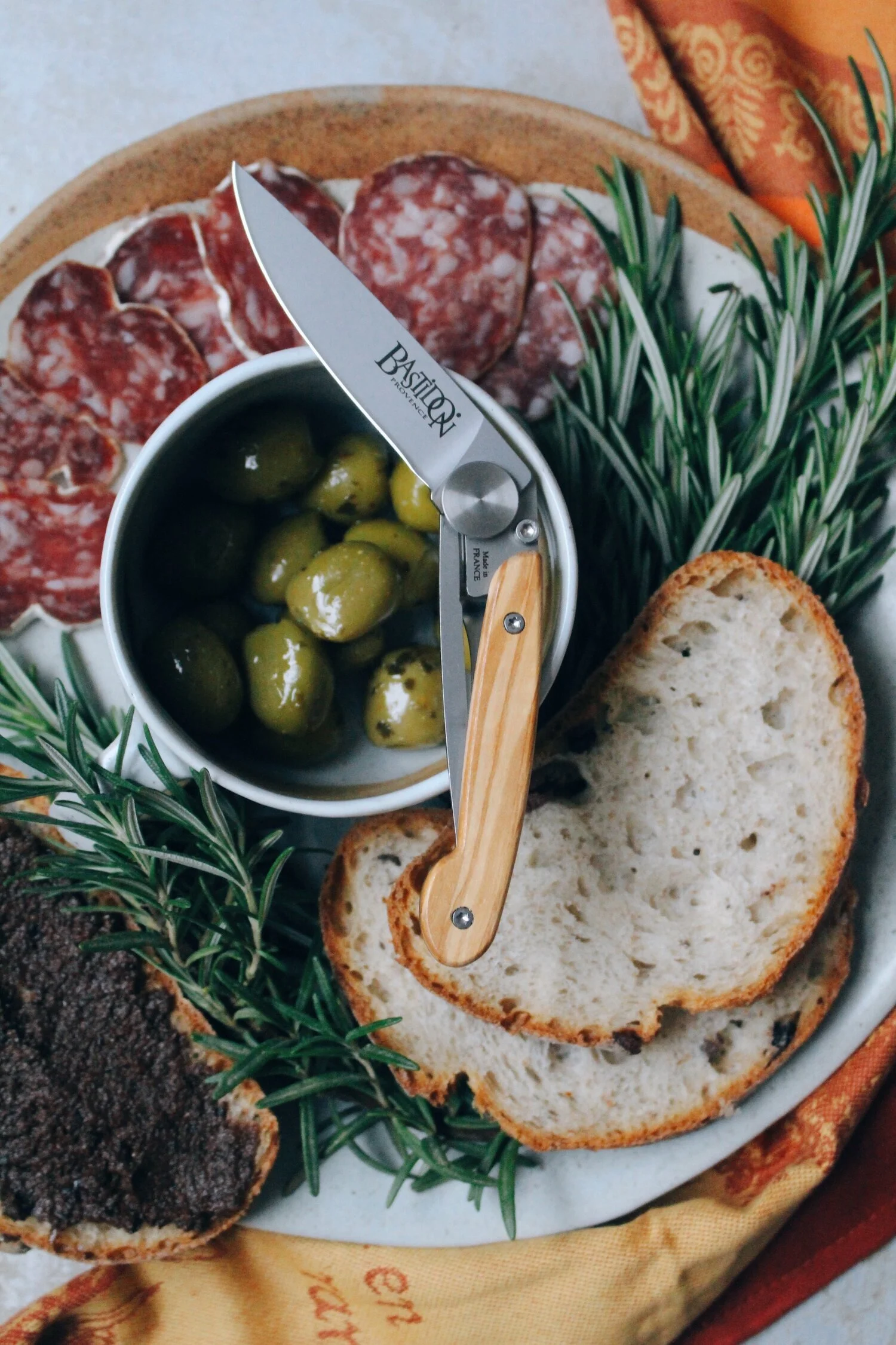 THE PROVENCAL KNIFE