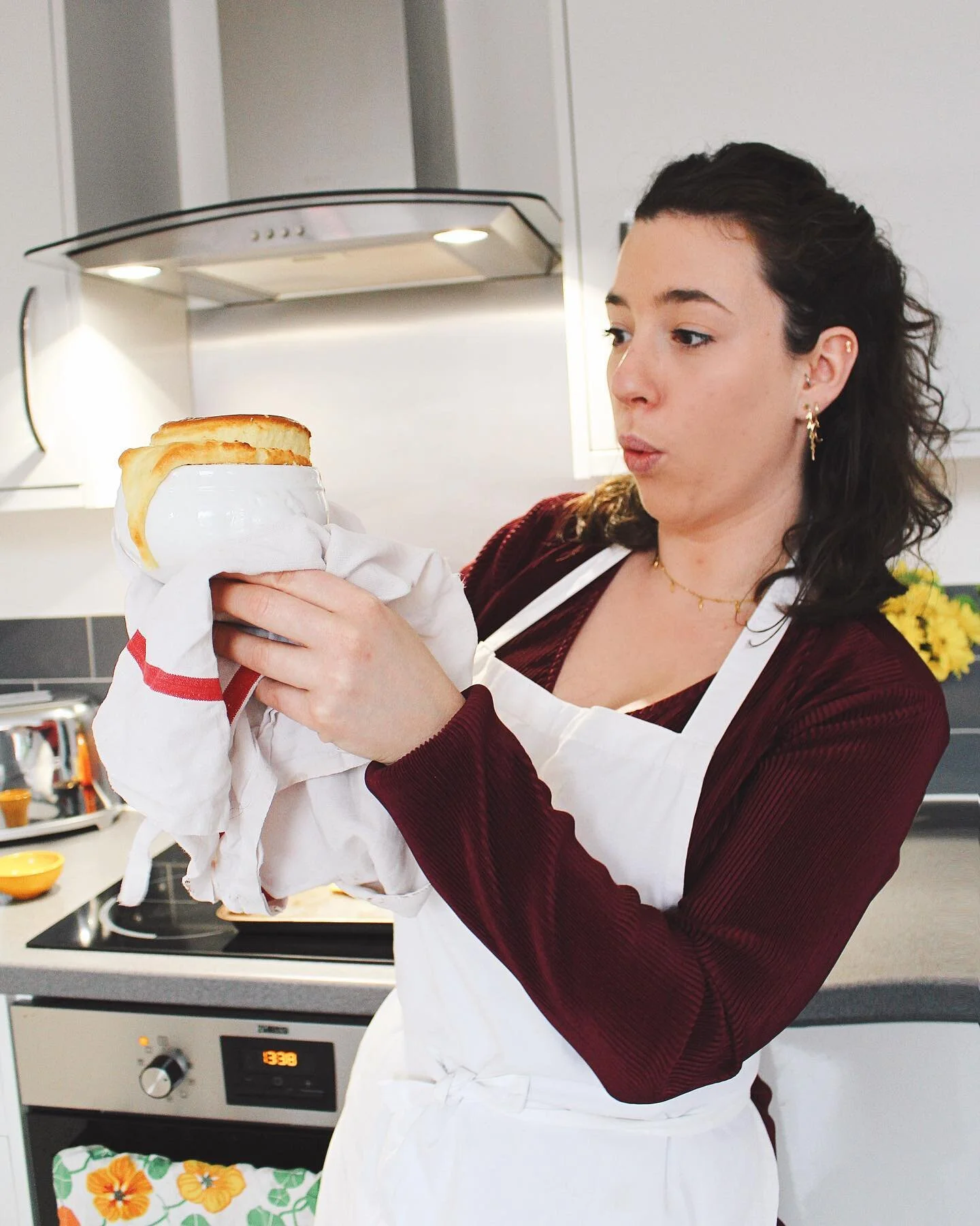 ONLINE CLASS🧀👩🏻&zwj;🍳
You are still on time to book your Cheese souffl&eacute; virtual cooking class for this Wednesday at 7pm UK time.
We will make Cheese souffl&eacute;, with a yummy side of Brussels sprouts and orange vinaigrette. So festive! 